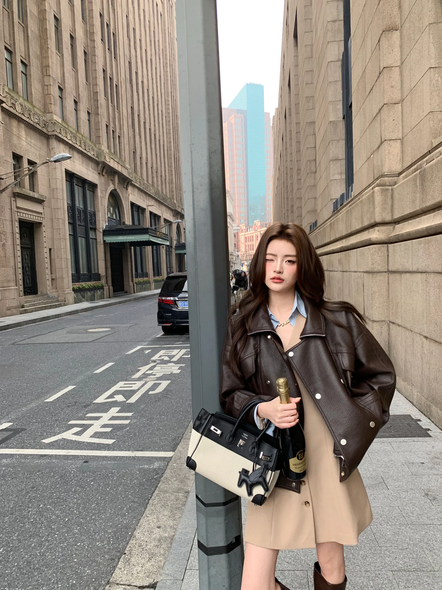 Коричневое джато из искусственной кожи в стиле ретро Litchi ain, женское свободное американское мотоциклетное пальто, осенне-зимняя модная верхняя одежда
Коричневое джато из искусственной кожи в стиле ретро Litchi ain, женское свободное американское мотоциклетное пальто, осенне-зимняя модная верхняя одежда