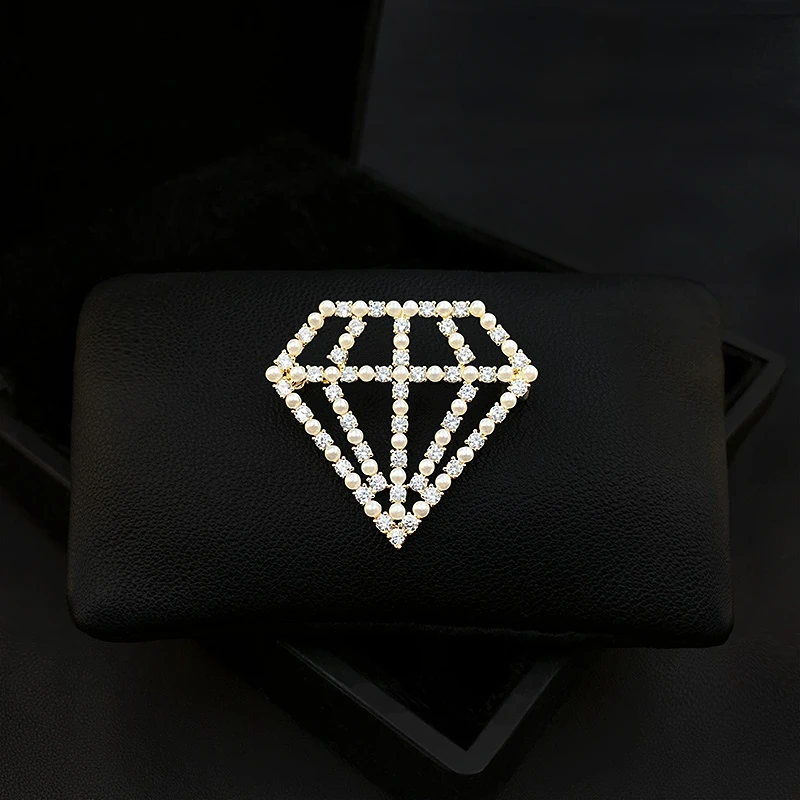 Fashion Brooch Pin Badge Men Women Fixed Clothes Suit Accessories Sweater Cardigan Pins Corsage Pearl Rhinestone Jewelry Gifts
Fashion Brooch Pin Badge Men Women Fixed Clothes Suit Accessories Sweater Cardigan Pins Corsage Pearl Rhinestone Jewelry Gifts