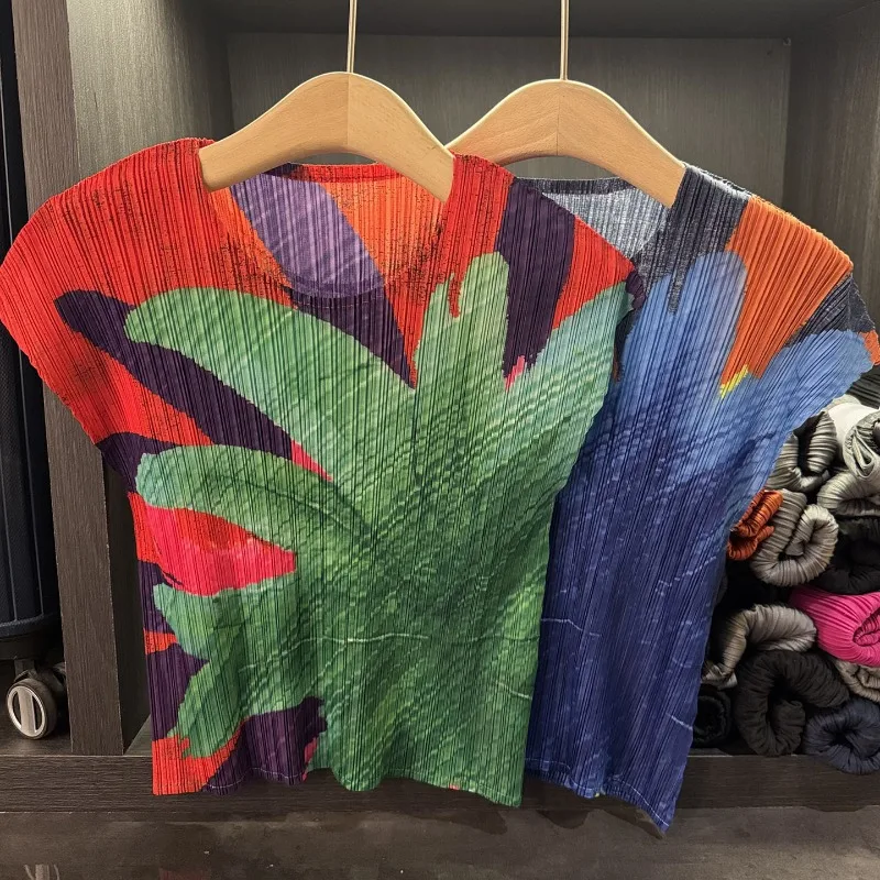 Miyake Pleated T-shirt Niche Colorful Print Round Neck Pleated T-shirt Top 2025 Summer New Loose Version of Simple Casual Tops
Miyake Pleated T-shirt Niche Colorful Print Round Neck Pleated T-shirt Top 2025 Summer New Loose Version of Simple Casual Tops