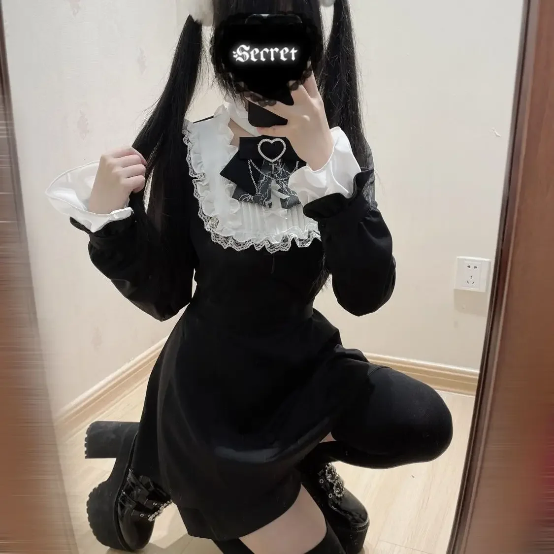 Vintage Gothic Japanese Lolita Dress Lace Collar Tie Bow Long Sleeve Waist Slimming Sweet Lovely Lo Dress Set Women
Vintage Gothic Japanese Lolita Dress Lace Collar Tie Bow Long Sleeve Waist Slimming Sweet Lovely Lo Dress Set Women