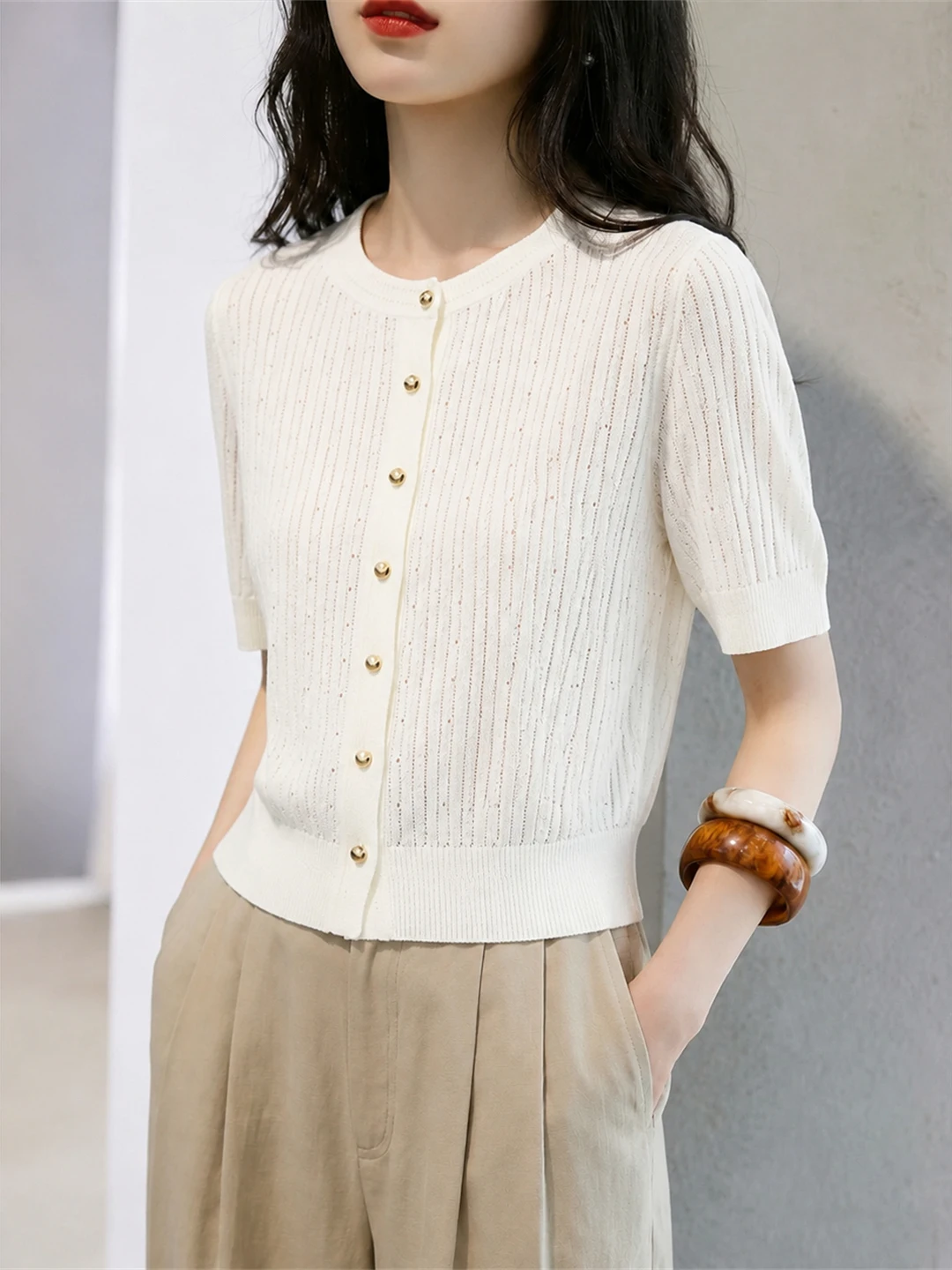 Commute Korean Style Ice Silk Knitted Short Sleeve Open Cardigan Women's Simple Single Button Top Skin-friendly Summer Shirt
Commute Korean Style Ice Silk Knitted Short Sleeve Open Cardigan Women's Simple Single Button Top Skin-friendly Summer Shirt