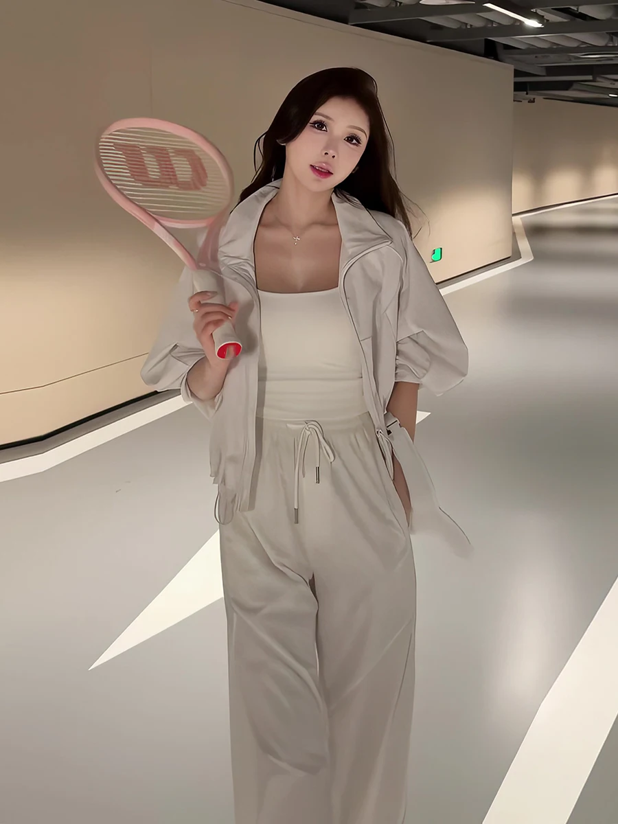 Casual Sporty Style Two-Piece Set Women's Spring 2026 High Collar Loose Zipper Top Wide Leg Pants Ensemble Fashionable
Casual Sporty Style Two-Piece Set Women's Spring 2026 High Collar Loose Zipper Top Wide Leg Pants Ensemble Fashionable