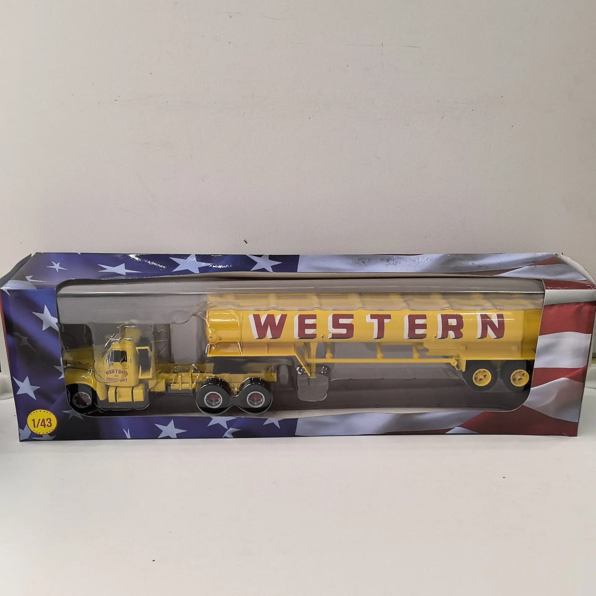 Box Old Diecast IXO 1/43 Scale MACK B WESTEN Head Truck Oil Tank Car Front Alloy Oil Tank Plastic V8 Alloy Car Model
Box Old Diecast IXO 1/43 Scale MACK B WESTEN Head Truck Oil Tank Car Front Alloy Oil Tank Plastic V8 Alloy Car Model