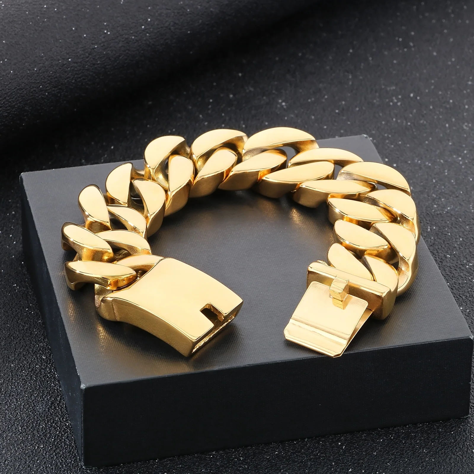 20mm Wide Heavy Black Metal Punk Cuban Link Chain Men Bracelet Stainless Steel Fashion Biker Male Accessories
20mm Wide Heavy Black Metal Punk Cuban Link Chain Men Bracelet Stainless Steel Fashion Biker Male Accessories