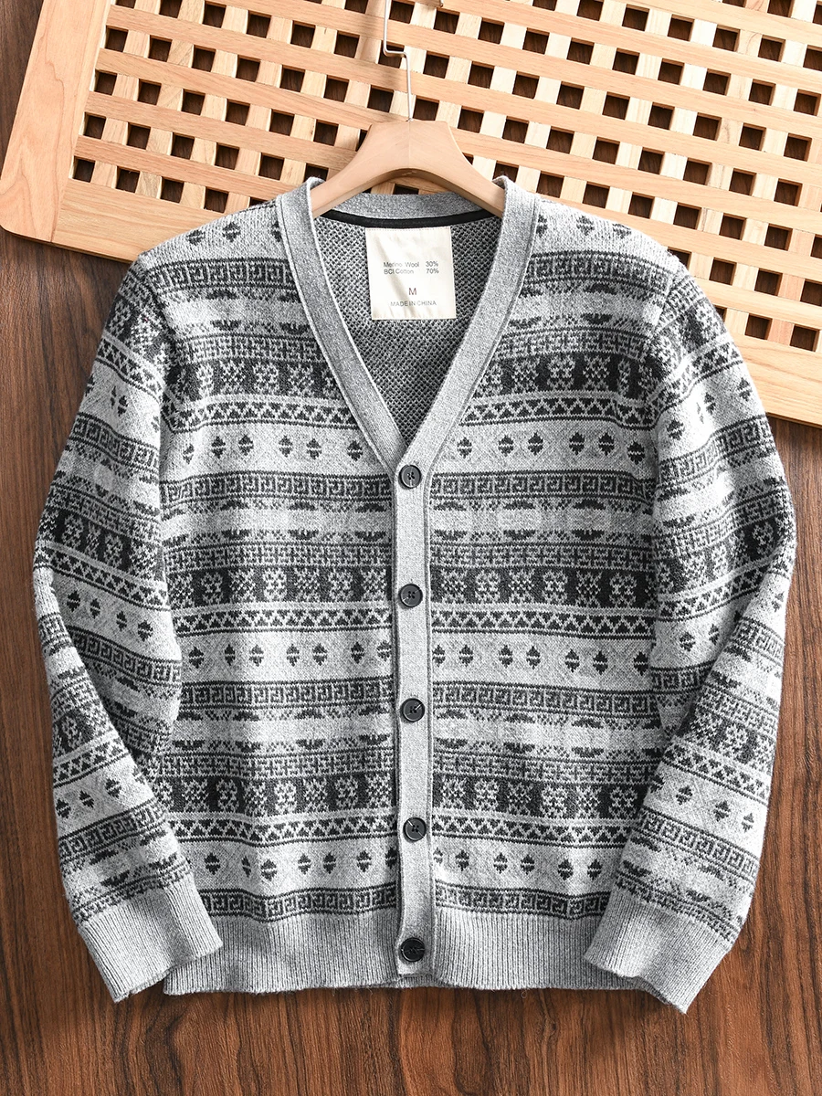 Loose Knitted Sweater Men's New Nordic Retro Wool Blend 30% Autumn Fashion City Casual Long Sleeve V-Neck Cotton 70% Wool 30%
Loose Knitted Sweater Men's New Nordic Retro Wool Blend 30% Autumn Fashion City Casual Long Sleeve V-Neck Cotton 70% Wool 30%