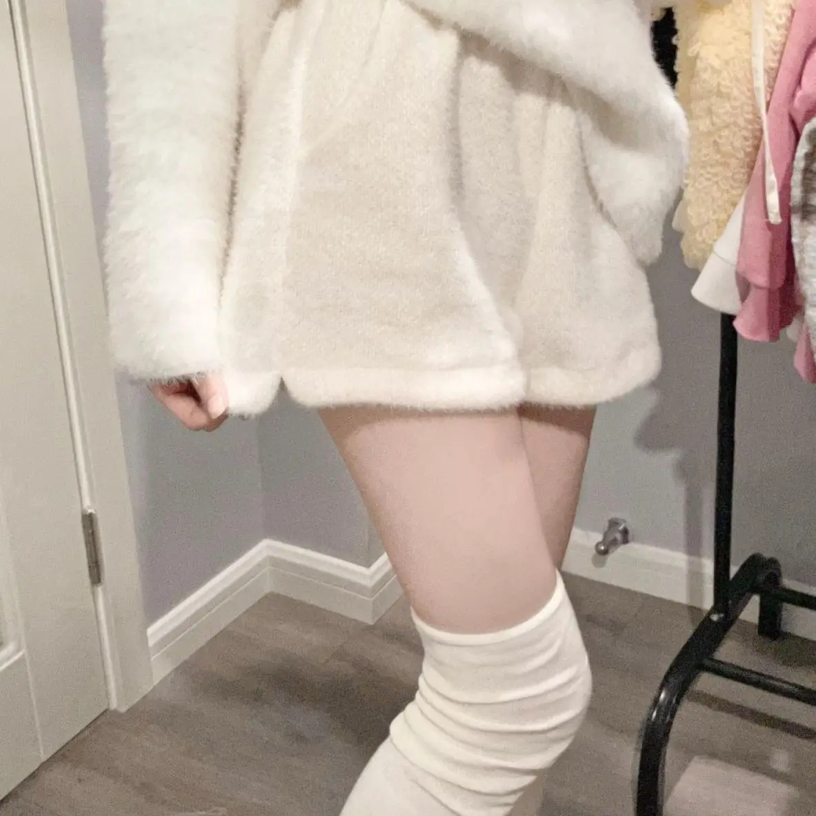 Japan Mink Velvet Shorts White Cute Gentle Loose And Slim Women'S Autumn Winter Plush Elastic Versatile A-Line Wide-Leg Shorts
Japan Mink Velvet Shorts White Cute Gentle Loose And Slim Women'S Autumn Winter Plush Elastic Versatile A-Line Wide-Leg Shorts
