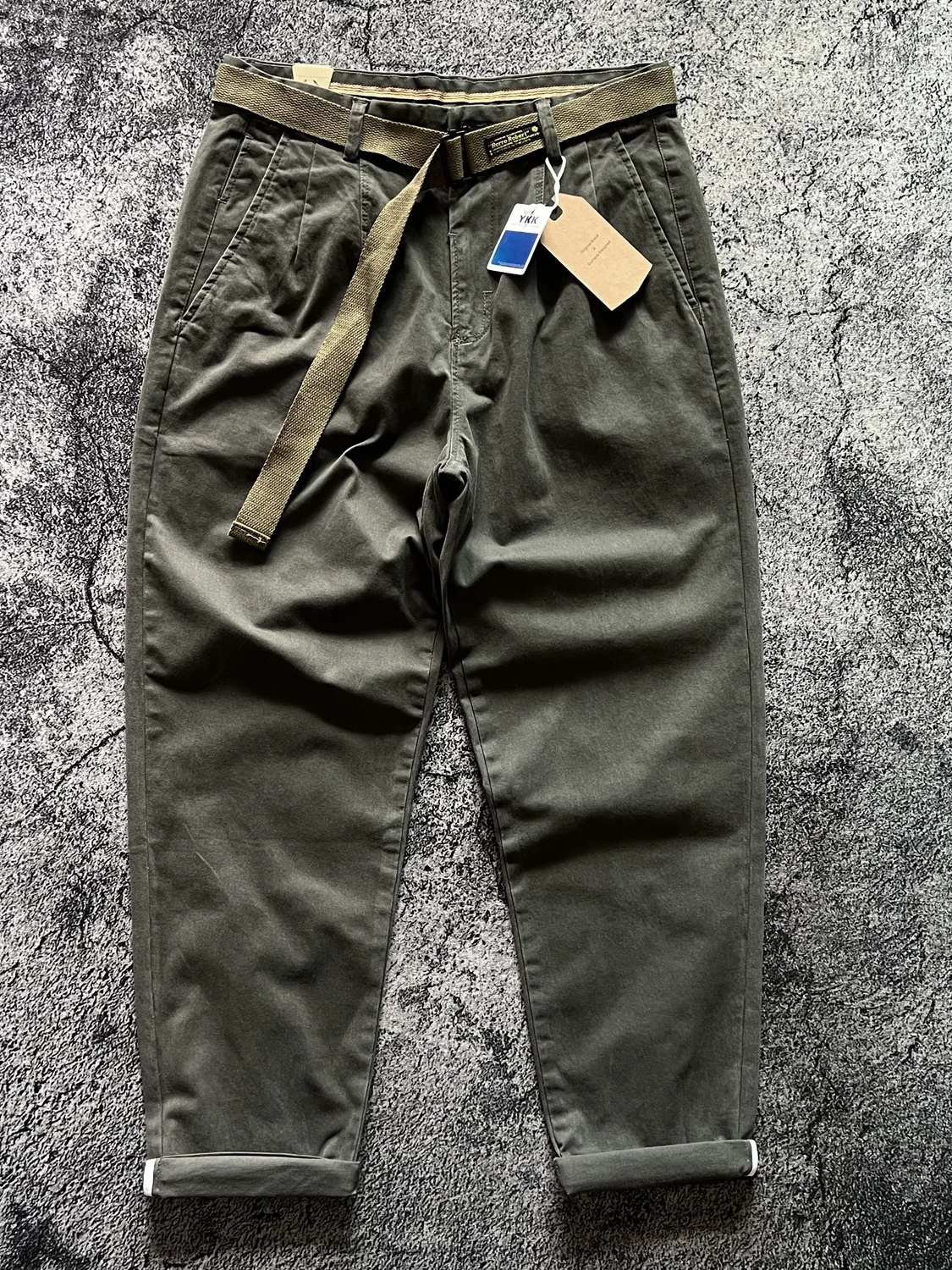 Ретро-японские свободные зауженные хлопковые брюки на резинке, однотонные, повседневные, с поясом, для мужчин, на все сезоны
Ретро-японские свободные зауженные хлопковые брюки на резинке, однотонные, повседневные, с поясом, для мужчин, на все сезоны