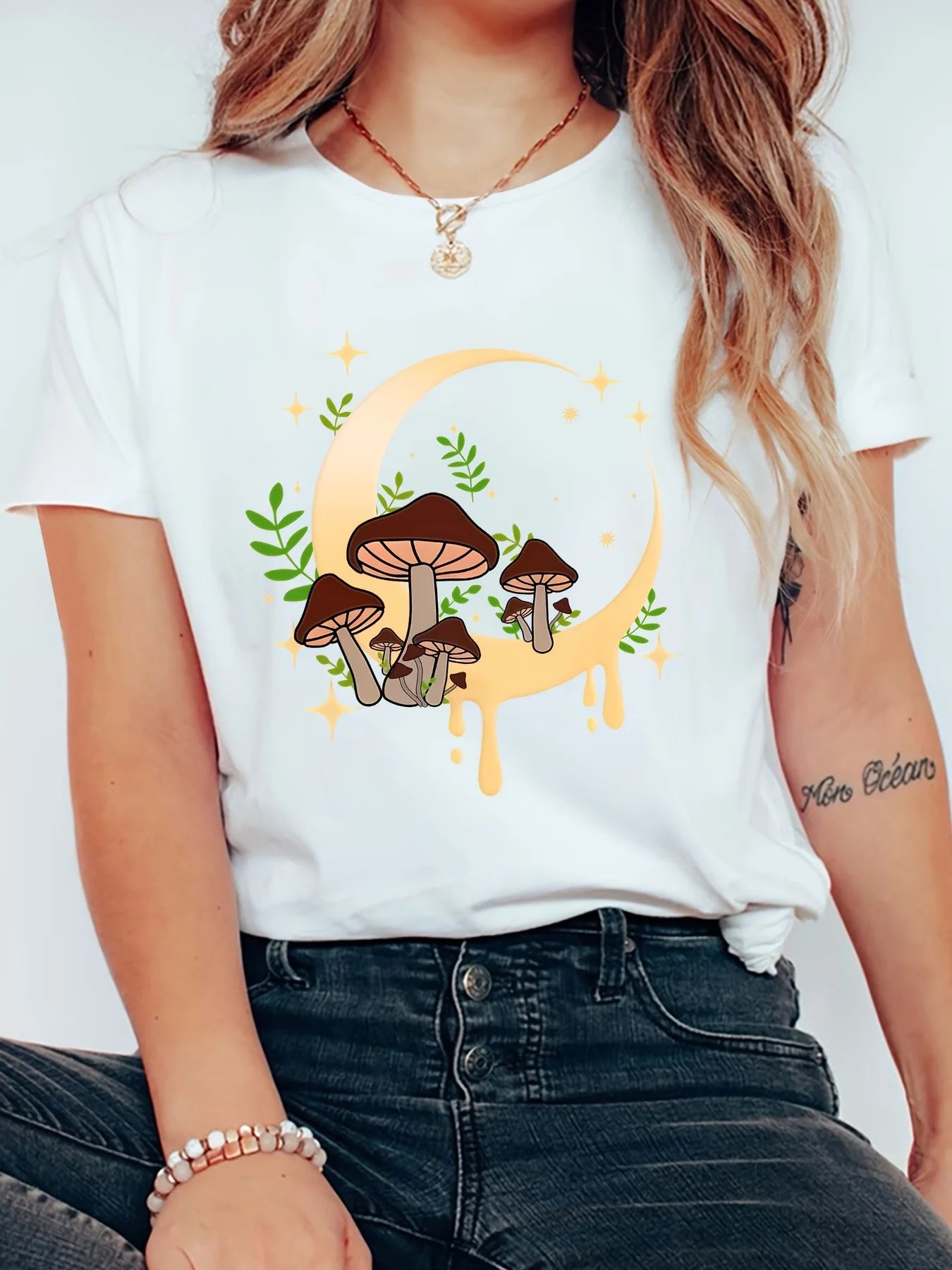 Ramadan Moon & Mushroom Graphic Crew Neck Sports T-shirt, Casual Loose Short Sleeves Tops, Women's Activewear
Ramadan Moon & Mushroom Graphic Crew Neck Sports T-shirt, Casual Loose Short Sleeves Tops, Women's Activewear