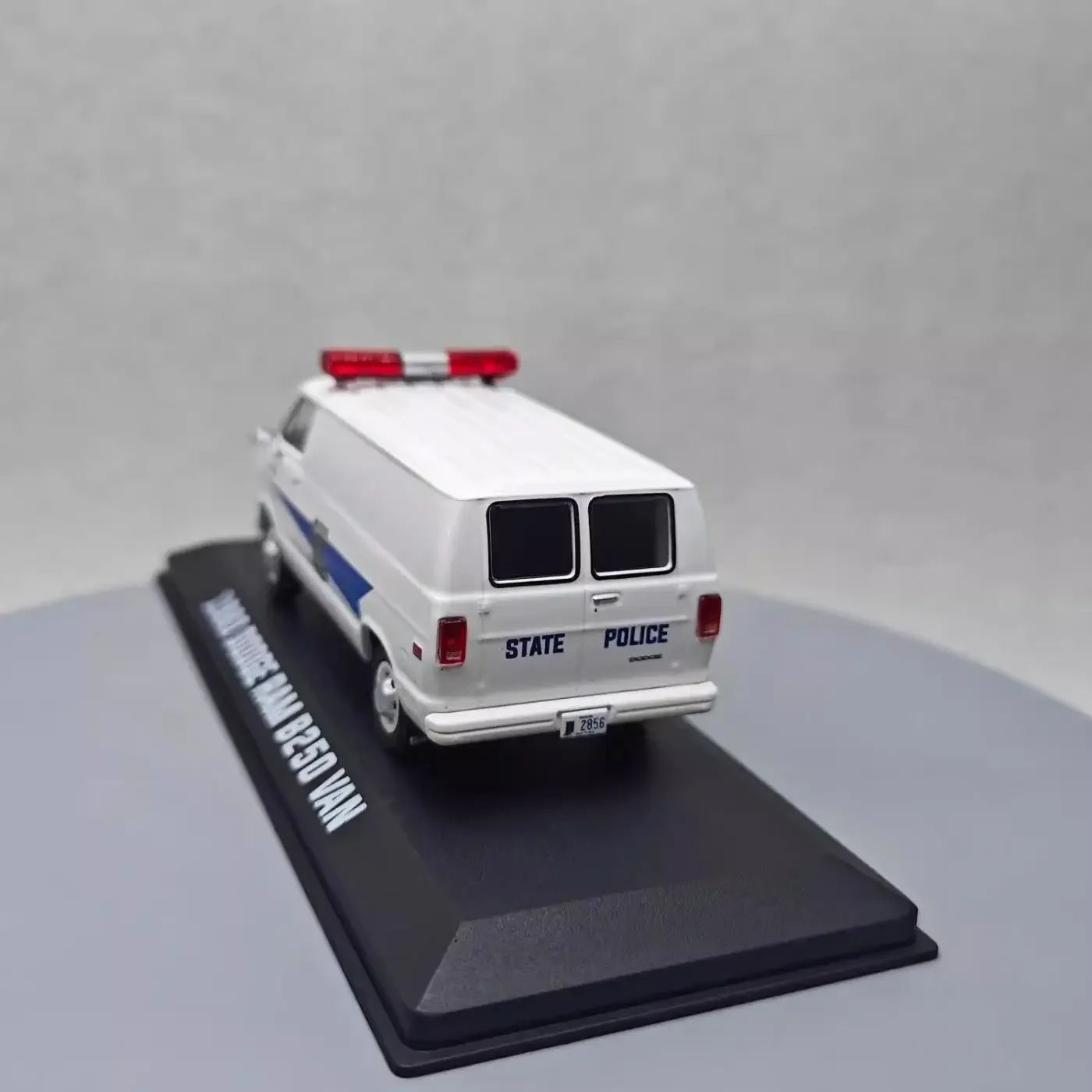 GreenLight 1:43 1980 Dodge Ram B250 Van Коллекция автомобилей из сплава Модели автомобилей Коллекционные украшения
GreenLight 1:43 1980 Dodge Ram B250 Van Коллекция автомобилей из сплава Модели автомобилей Коллекционные украшения