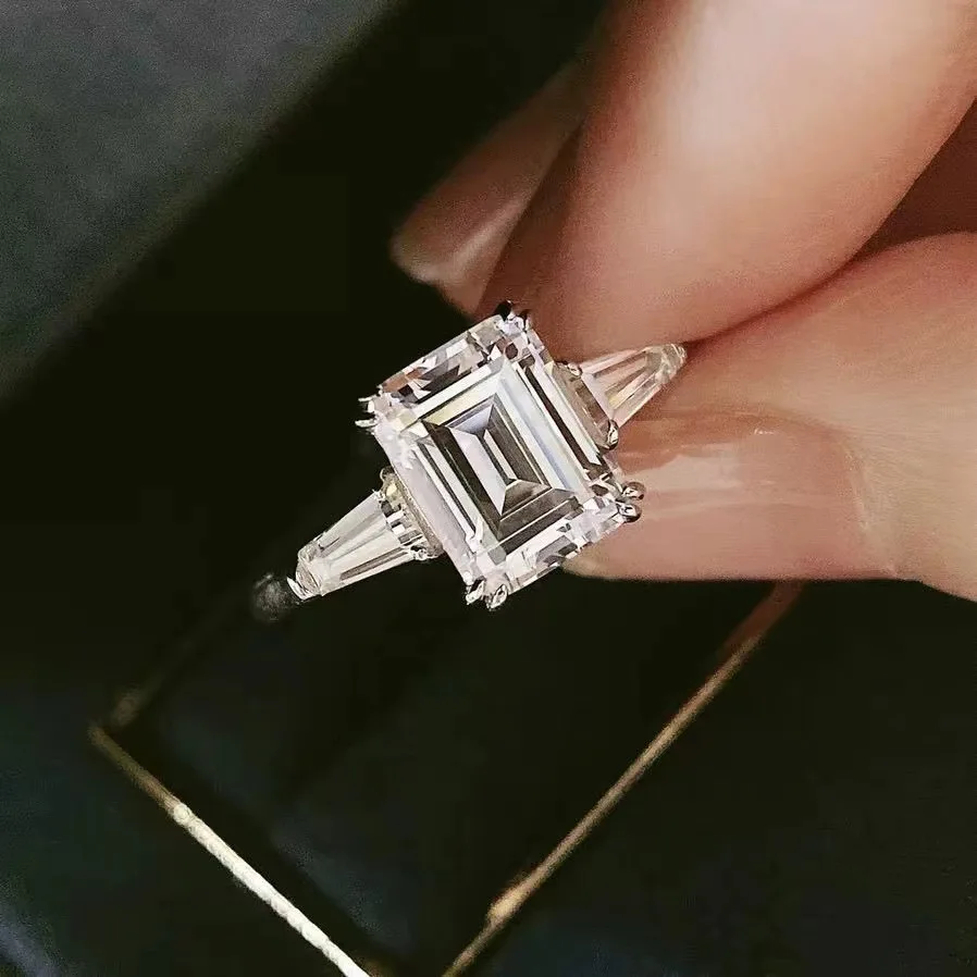 Large Moissanite cube sugar cold style princess square diamond open ring, light luxury, versatile and fashionable ring MJZ-126
Large Moissanite cube sugar cold style princess square diamond open ring, light luxury, versatile and fashionable ring MJZ-126