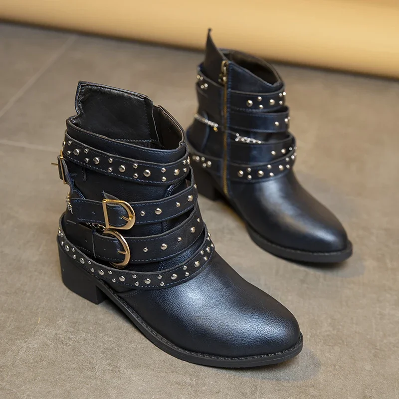 New Square Heel Women Motorcycle Boots Rivet Zip Design Ankle Boot for Women Street Style Female Shoes Western Boot Large size43
New Square Heel Women Motorcycle Boots Rivet Zip Design Ankle Boot for Women Street Style Female Shoes Western Boot Large size43