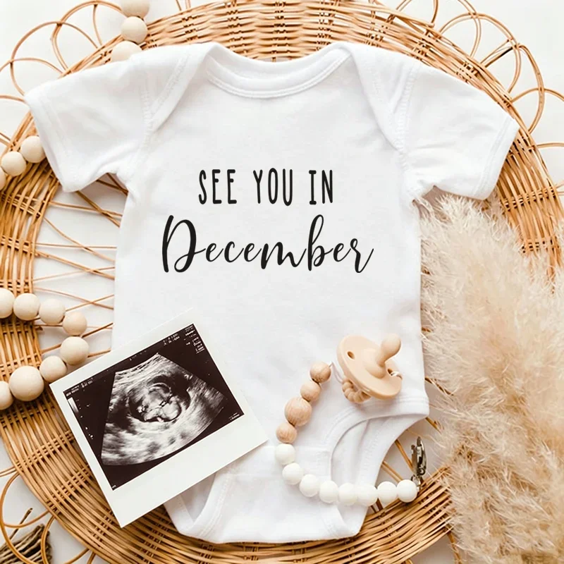 Pregnancy Announcement Onesie See You In January-December Baby Bodysuit Short Sleeve Newborn Romper for Maternity Reveal
Pregnancy Announcement Onesie See You In January-December Baby Bodysuit Short Sleeve Newborn Romper for Maternity Reveal