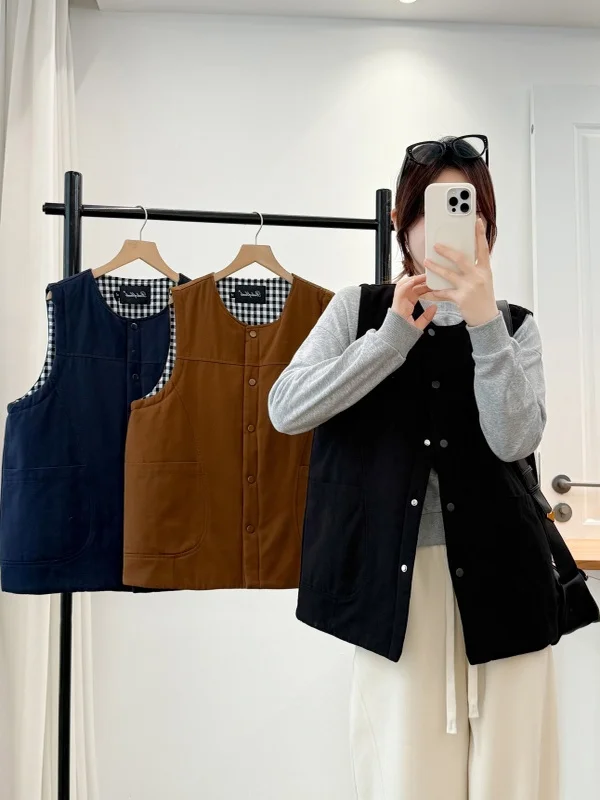 Double Pocket Quilted Cotton Vest Large Size Winter New Style Retro Loose Small round Neck Layering Vest Cotton Coat Jacket
Double Pocket Quilted Cotton Vest Large Size Winter New Style Retro Loose Small round Neck Layering Vest Cotton Coat Jacket