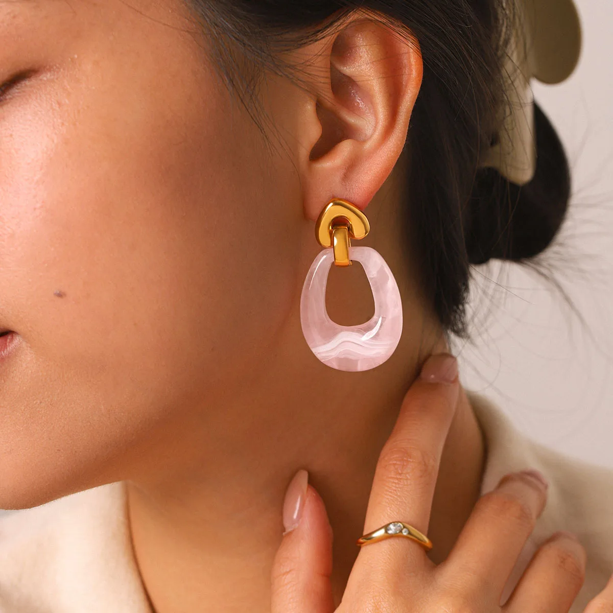 Multi Color Hollow Oval Resin Dangle Earrings 18K Gold PVD Plated Stainless Steel For Women Vintage Birthday Gift Jewelry
Multi Color Hollow Oval Resin Dangle Earrings 18K Gold PVD Plated Stainless Steel For Women Vintage Birthday Gift Jewelry