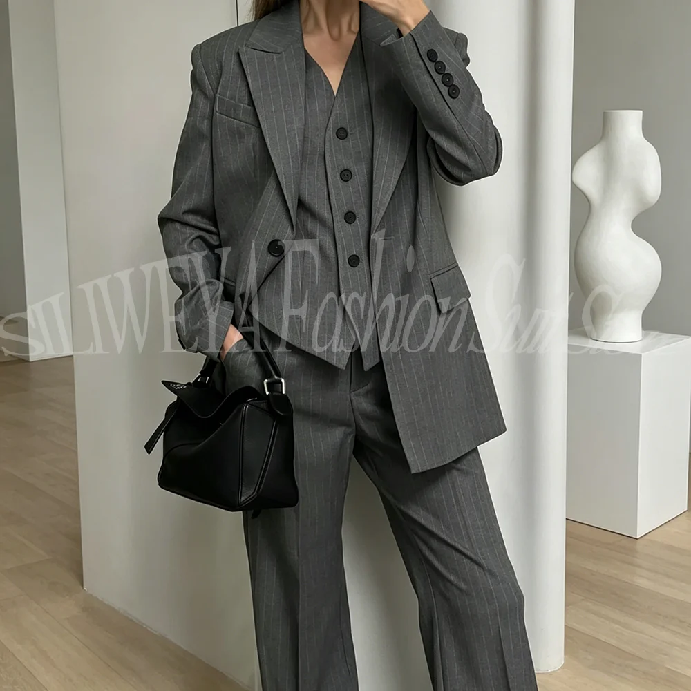 Luxury Grey Stripe Female Suit 3 Pieces Jacket Vest Pants Office High-end Chic Outfits Elegant Blazer Sets Conjuntos De Mujer
Luxury Grey Stripe Female Suit 3 Pieces Jacket Vest Pants Office High-end Chic Outfits Elegant Blazer Sets Conjuntos De Mujer