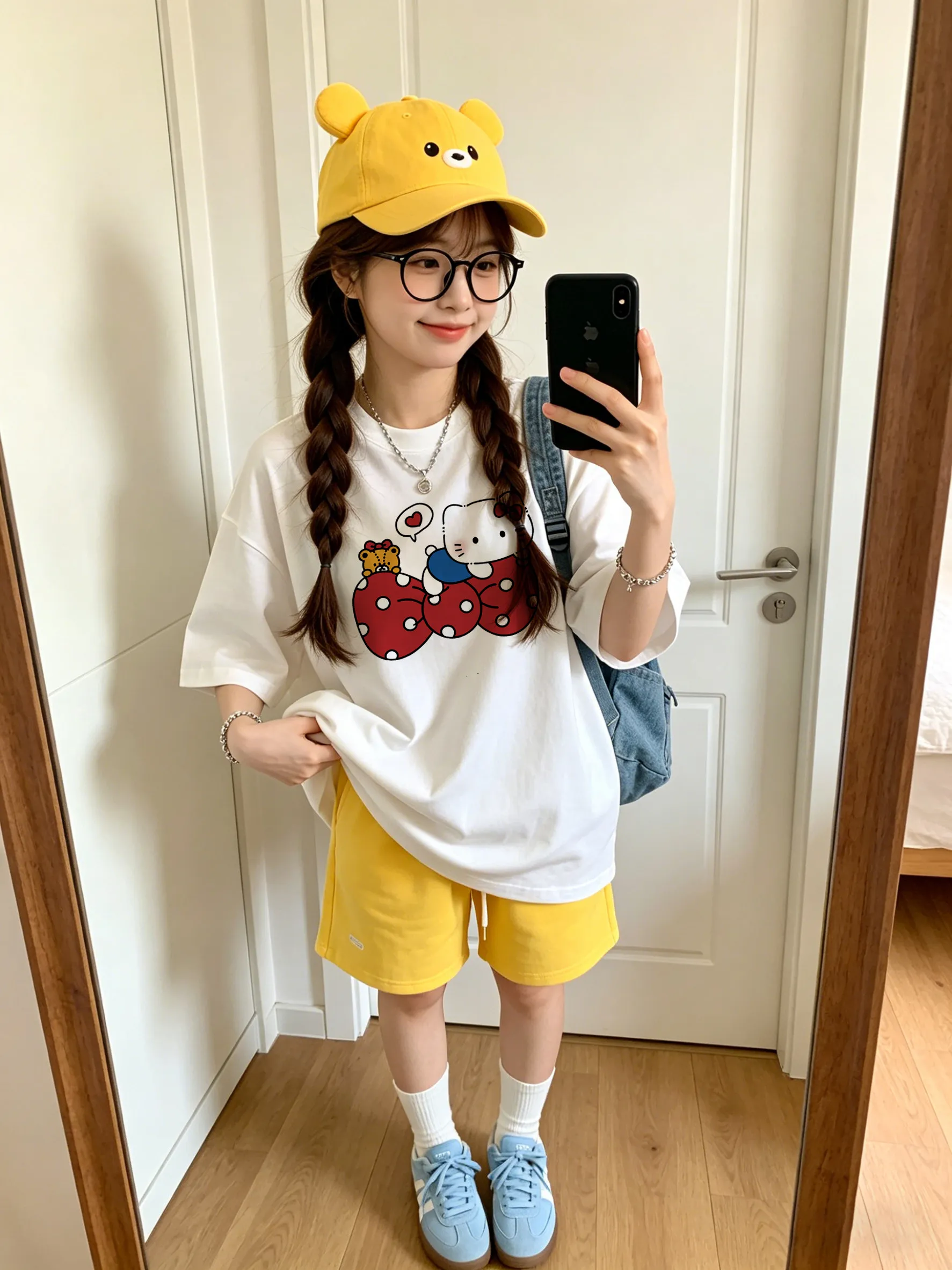 2026 Japanese-style cute kitty cat printed short-sleeved T-shirt for children, loose-fitting round-neck summer top
2026 Japanese-style cute kitty cat printed short-sleeved T-shirt for children, loose-fitting round-neck summer top