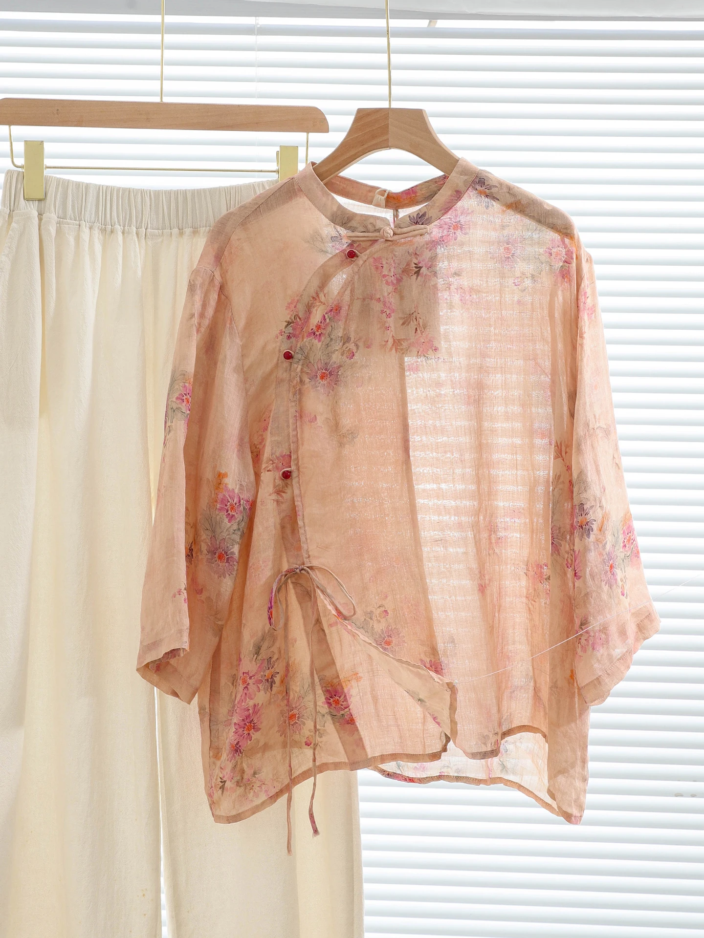 New Chinese Style Floral Short Sleeve Silk Shirt Women's Summer Thin Loose Casual Button up Top Casual Shirt
New Chinese Style Floral Short Sleeve Silk Shirt Women's Summer Thin Loose Casual Button up Top Casual Shirt