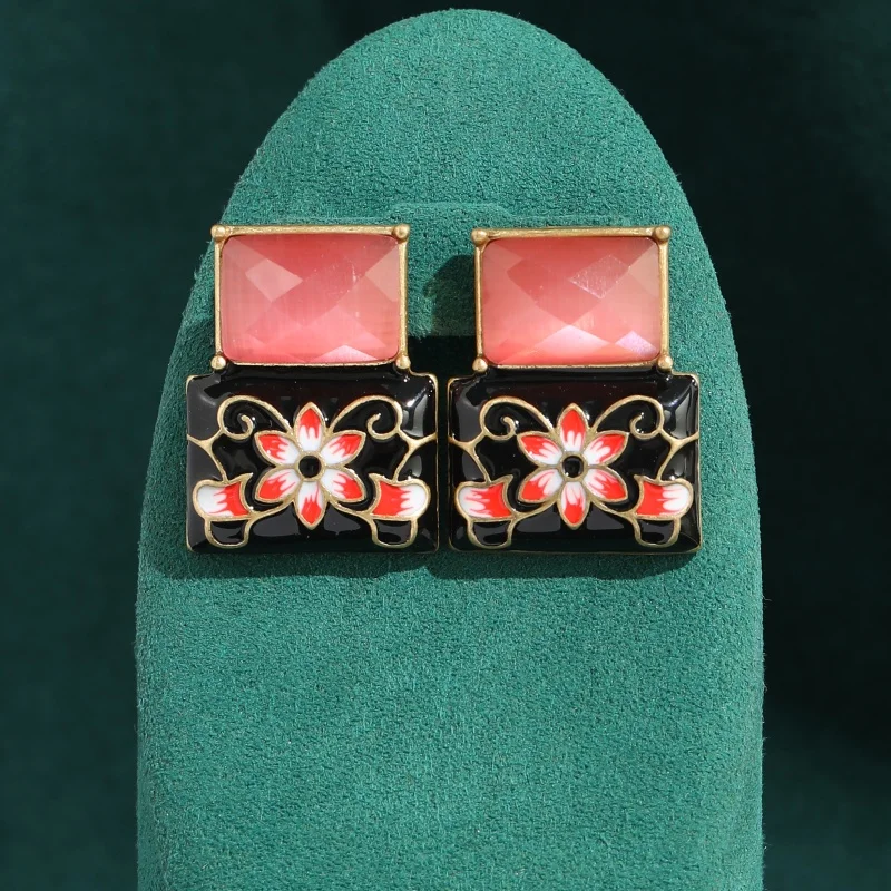 Vintage Pink Crystal Black Enamel Flower Square Earrings Antique Stone Gold Color Trendy Jewelry For Women New Trends 2026 Gifts
Vintage Pink Crystal Black Enamel Flower Square Earrings Antique Stone Gold Color Trendy Jewelry For Women New Trends 2026 Gifts