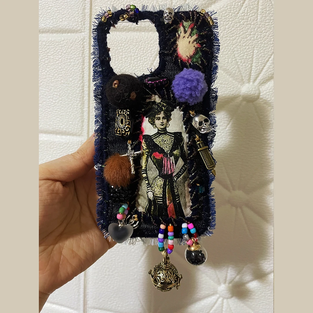 4002 Handmade Dark Gothic Patchwork Fabric Phone Case Retro Vintage Lady Print Skull Bead Tassel Charms Fringed Edge Unique
4002 Handmade Dark Gothic Patchwork Fabric Phone Case Retro Vintage Lady Print Skull Bead Tassel Charms Fringed Edge Unique