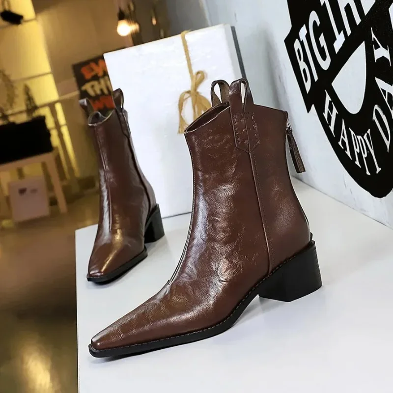 Women Boots Designer Genuine Leather Western Boots Fashion Shoes for Women New Pointed Toe Retro Ankle Boots Women Chelsea Boot
Women Boots Designer Genuine Leather Western Boots Fashion Shoes for Women New Pointed Toe Retro Ankle Boots Women Chelsea Boot