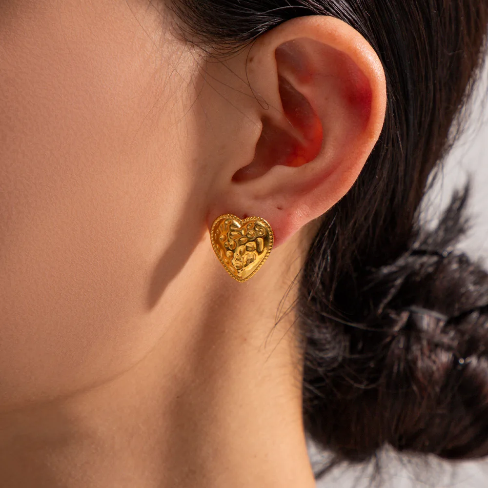 Fashionable and Simple Pleated Heart-shaped Jewelry Earrings 18K Gold-plated Waterproof No Fading Jewellery Ear Studs
Fashionable and Simple Pleated Heart-shaped Jewelry Earrings 18K Gold-plated Waterproof No Fading Jewellery Ear Studs