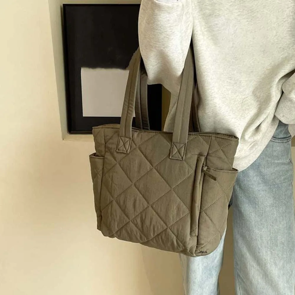 Large Capacity Quilted Cotton Tote Bag Soft Portable Lingge Shoulder Bag Solid Color Thickened Commuting Handbag Travel
Large Capacity Quilted Cotton Tote Bag Soft Portable Lingge Shoulder Bag Solid Color Thickened Commuting Handbag Travel