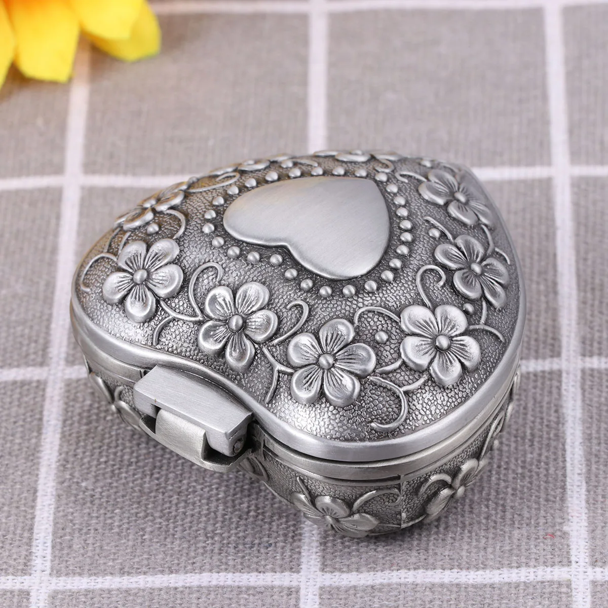 Luxury Bronze Flower Carved Metal Jewelry Box Storage Organizer For Rings Necklaces Earrings Bracelets Brooch Hair Clips
Luxury Bronze Flower Carved Metal Jewelry Box Storage Organizer For Rings Necklaces Earrings Bracelets Brooch Hair Clips