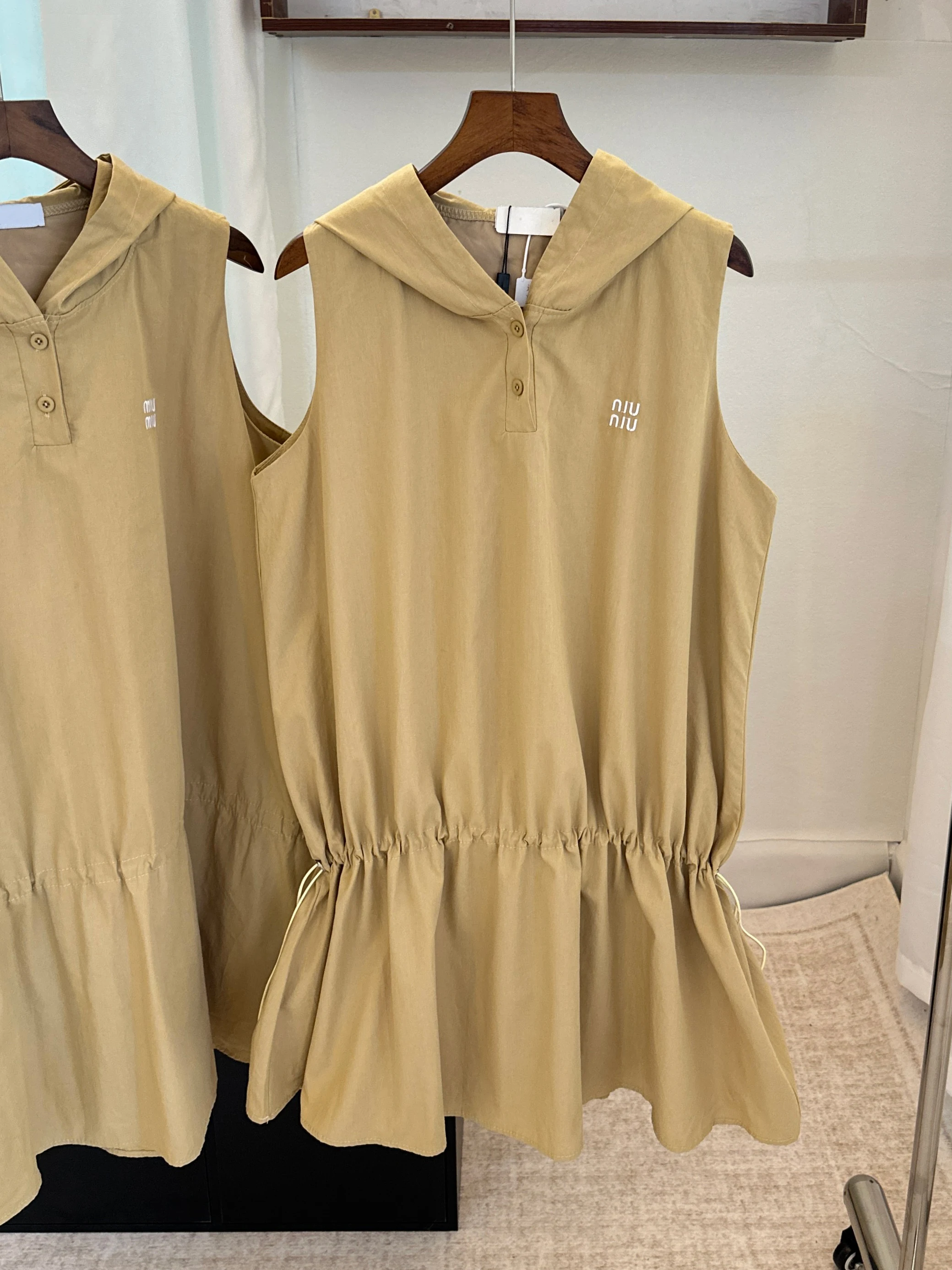 Элегантная женская юбка из хлопка и льна с завязками, утягивающая, тонкая, повседневная, свободного кроя, без рукавов, для ежедневной носки весной и летом
Элегантная женская юбка из хлопка и льна с завязками, утягивающая, тонкая, повседневная, свободного кроя, без рукавов, для ежедневной носки весной и летом