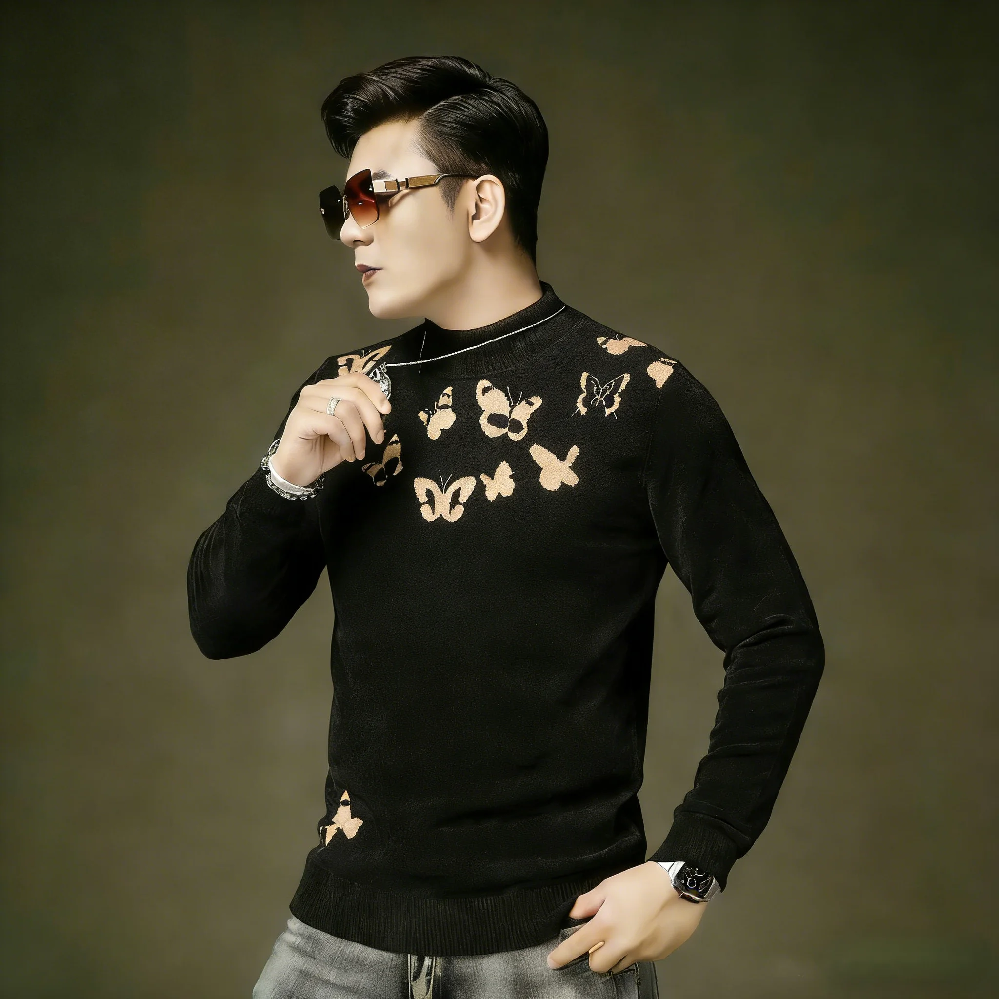 Модный мужской свитер с вышивкой, приталенный, с круглым вырезом, черный, удобный, из шерстяной смеси, повседневный, базовый.
Модный мужской свитер с вышивкой, приталенный, с круглым вырезом, черный, удобный, из шерстяной смеси, повседневный, базовый.