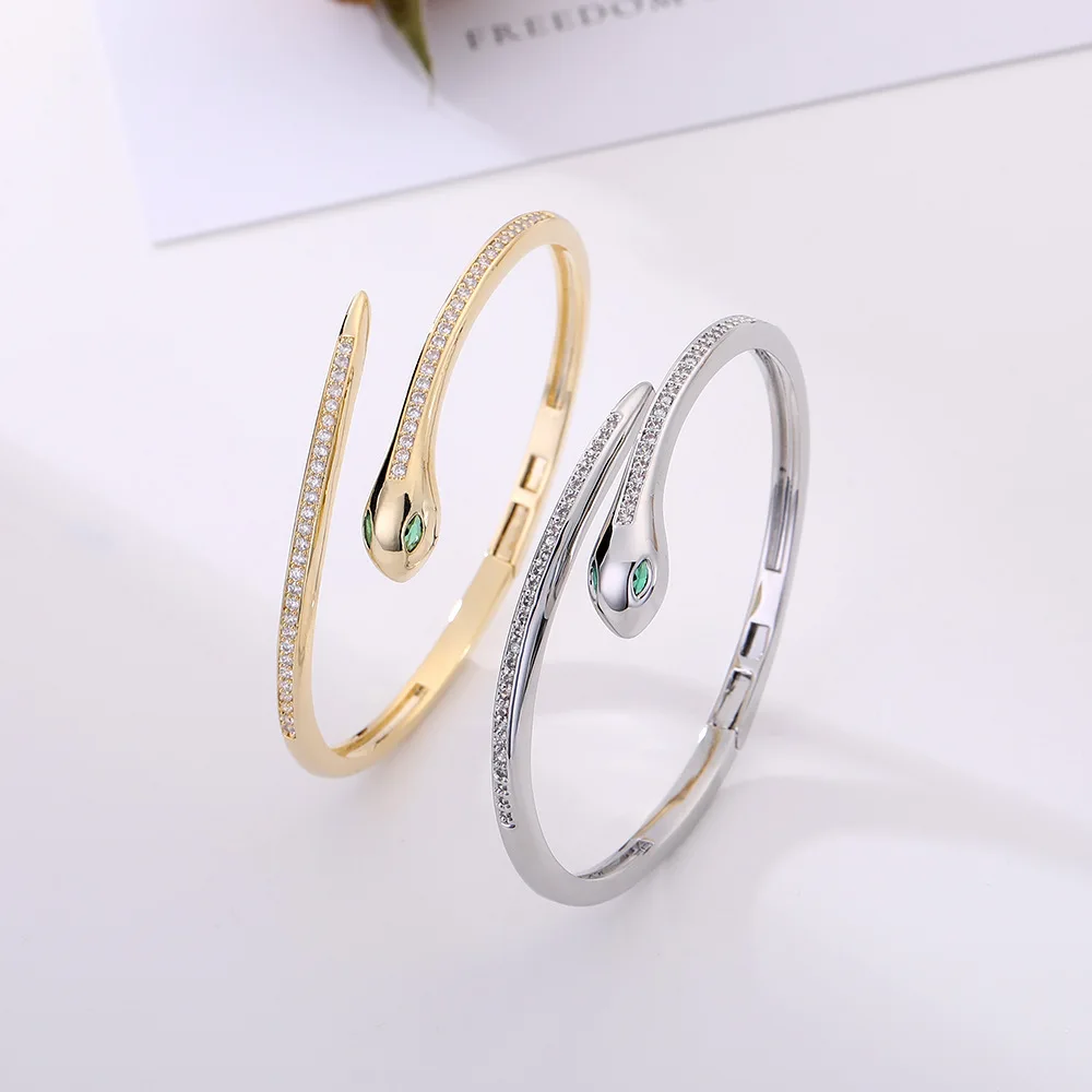 2025 Fashion zircon green eye snake shape bracelet new accessories for women open bracelet valentine's day gifts
2025 Fashion zircon green eye snake shape bracelet new accessories for women open bracelet valentine's day gifts