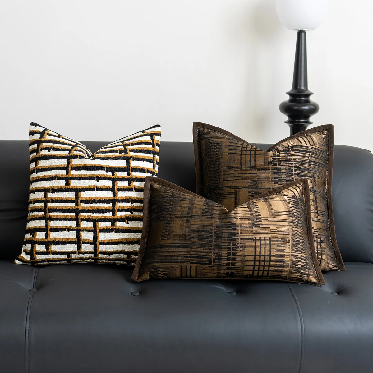 Luxury Black Gold Jacquard Cushion Cover Heavy Textured Cushion Case Vintage Horse Grid Decorative Throw Pillow Cover for Sofa
Luxury Black Gold Jacquard Cushion Cover Heavy Textured Cushion Case Vintage Horse Grid Decorative Throw Pillow Cover for Sofa