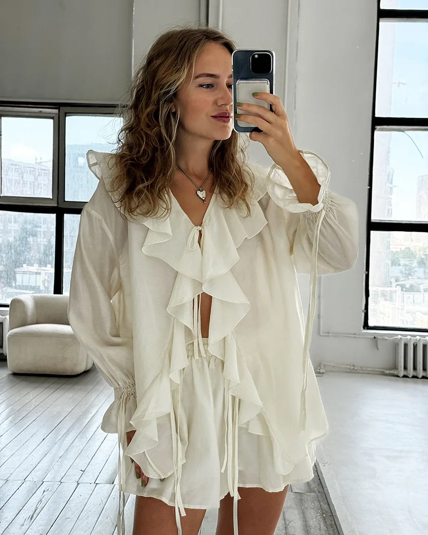 Spring New Solid Simple Shorts Sets Women Ruffle V Neck Lace-up Long Sleeve Shirt+Short Pants Elegant Fashion Casual 2 Piece Set
Spring New Solid Simple Shorts Sets Women Ruffle V Neck Lace-up Long Sleeve Shirt+Short Pants Elegant Fashion Casual 2 Piece Set