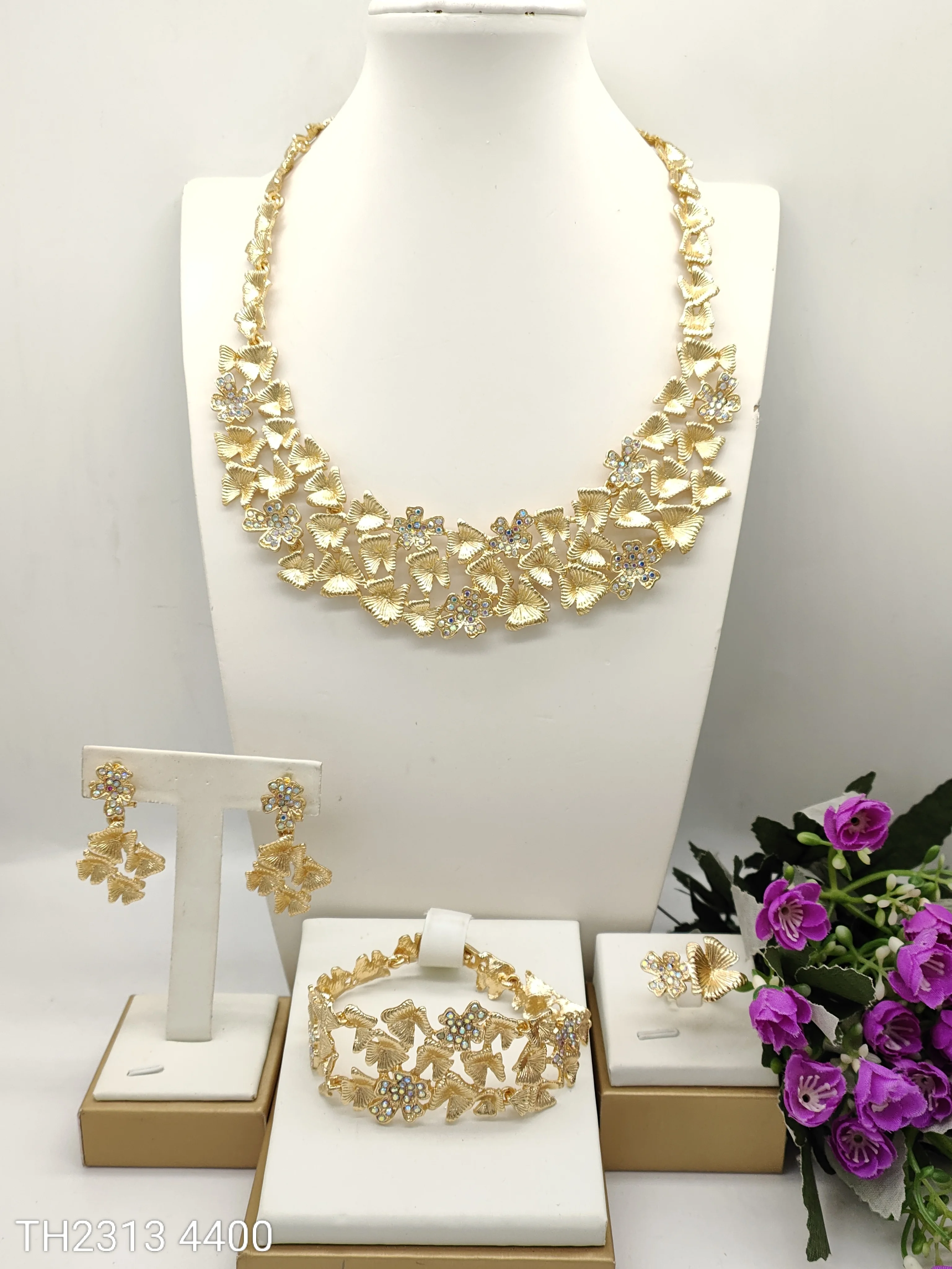 4PCS Gold Plated African ItaliaJewelry Set for Women Oval Filigree Pendant Necklace Earrings Bracelet Ring Wedding Party Gift
4PCS Gold Plated African ItaliaJewelry Set for Women Oval Filigree Pendant Necklace Earrings Bracelet Ring Wedding Party Gift