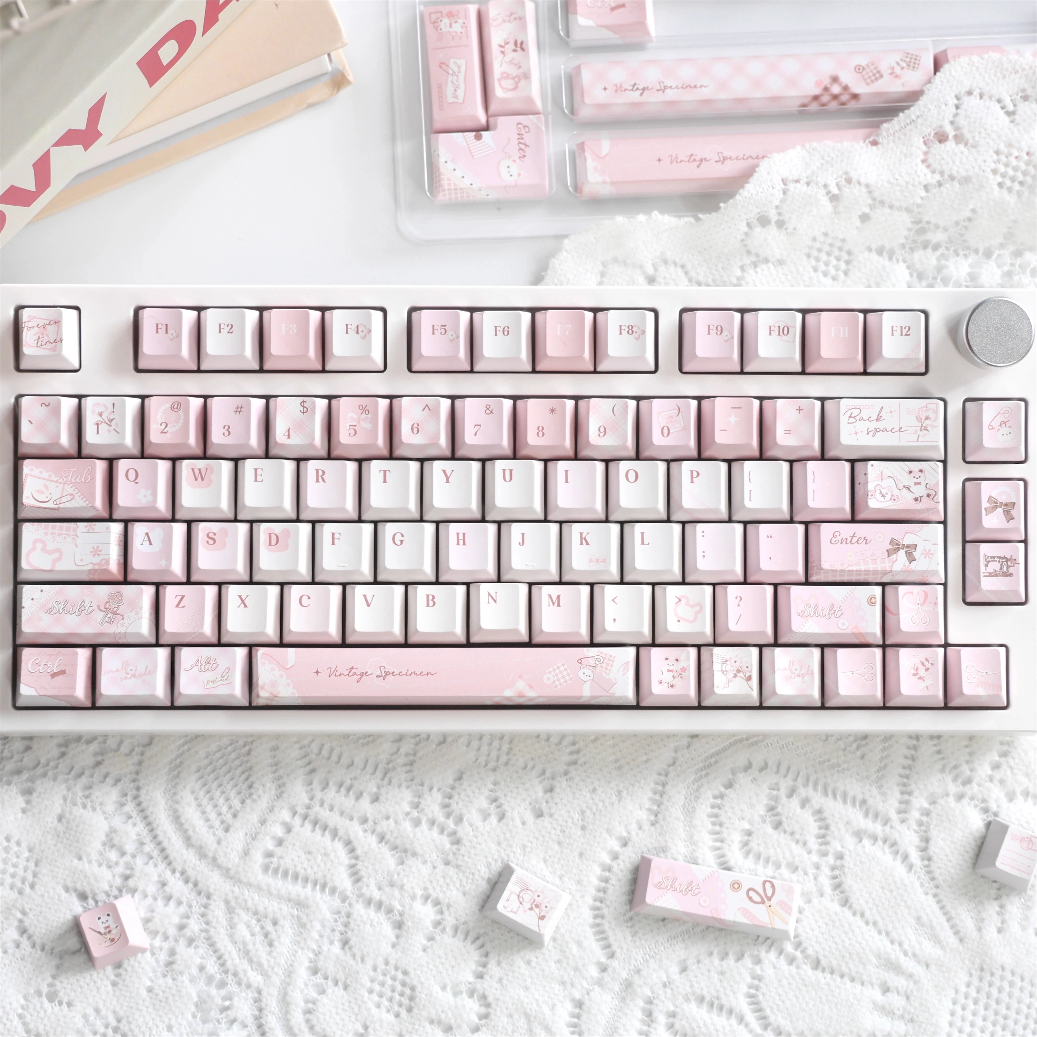 Коллекционные PBT-кейкапы Bear Pink: полный набор, оригинальная высота, горячая сублимация, милый мультяшный дизайн, цвет крем-пудра
Коллекционные PBT-кейкапы Bear Pink: полный набор, оригинальная высота, горячая сублимация, милый мультяшный дизайн, цвет крем-пудра