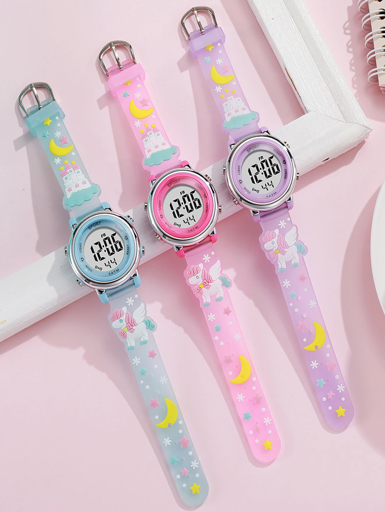 Милые фантазийные электронные часы со светодиодным экраном Пегаса, подходят для подарков на Рождество и Хэллоуин, различные цвета на выбор
Милые фантазийные электронные часы со светодиодным экраном Пегаса, подходят для подарков на Рождество и Хэллоуин, различные цвета на выбор