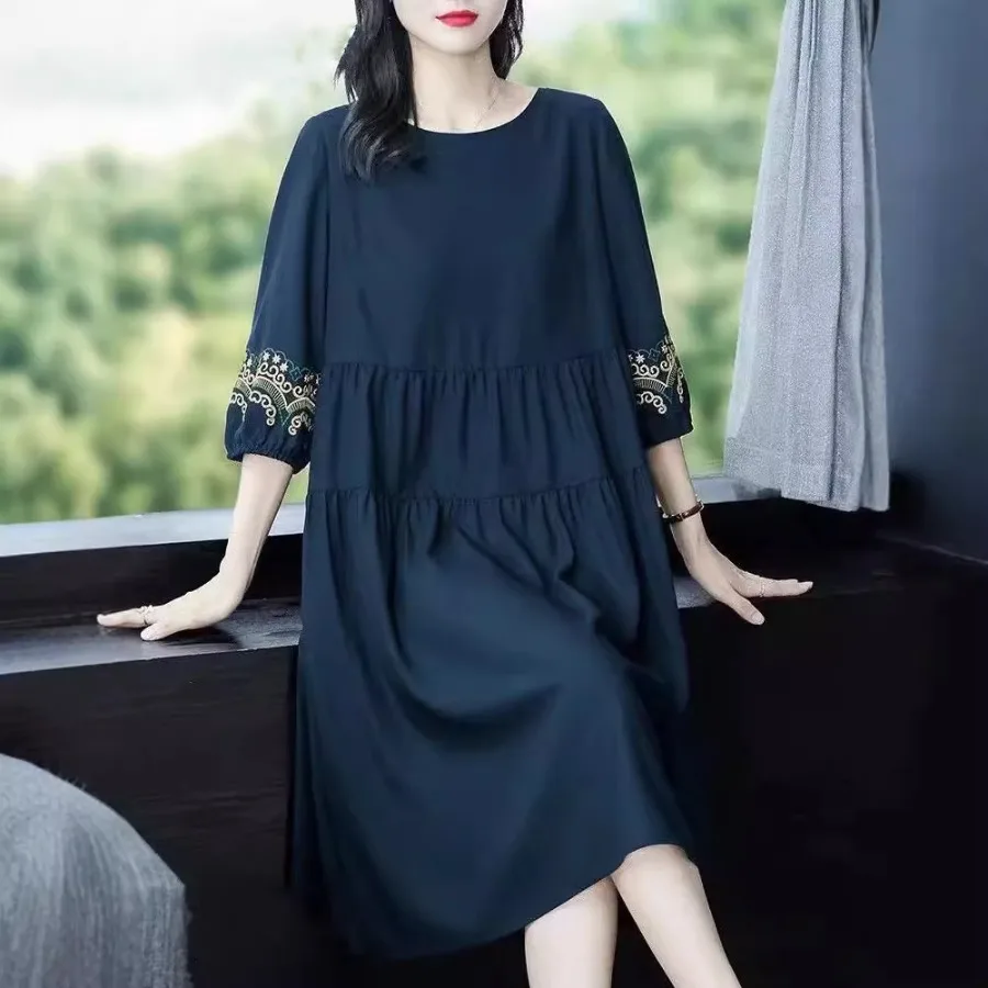 【New style】Round collar embroidered national style high-end dress new large size summer women's dress retro splicing loose slim
【New style】Round collar embroidered national style high-end dress new large size summer women's dress retro splicing loose slim