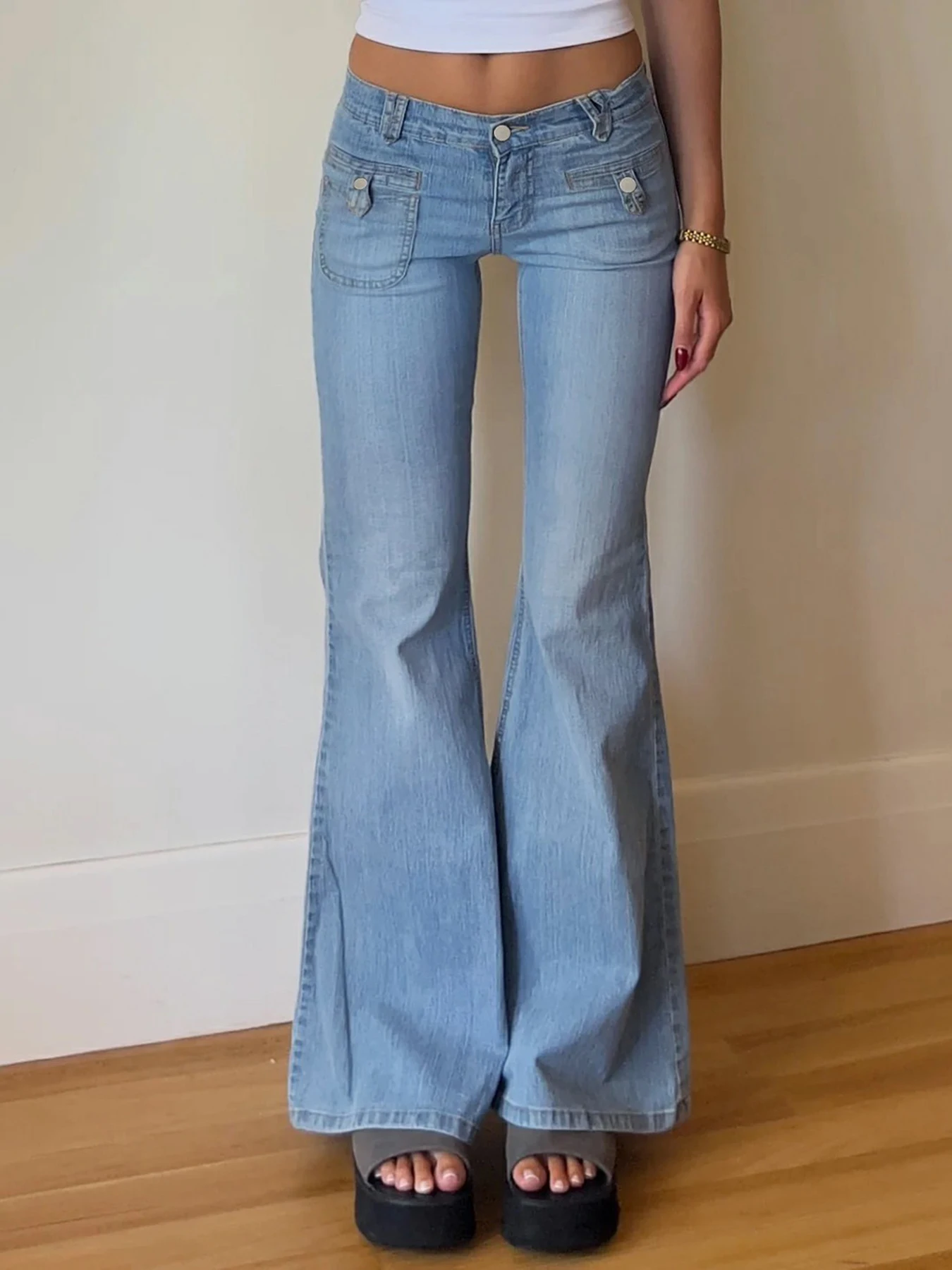Weekeep Light Blue Low Rise Flared Jeans Women Streetwear y2k Slim-fitting Denim Pants Vintage 2000s Pockets Jeans Harajuku Lady
Weekeep Light Blue Low Rise Flared Jeans Women Streetwear y2k Slim-fitting Denim Pants Vintage 2000s Pockets Jeans Harajuku Lady