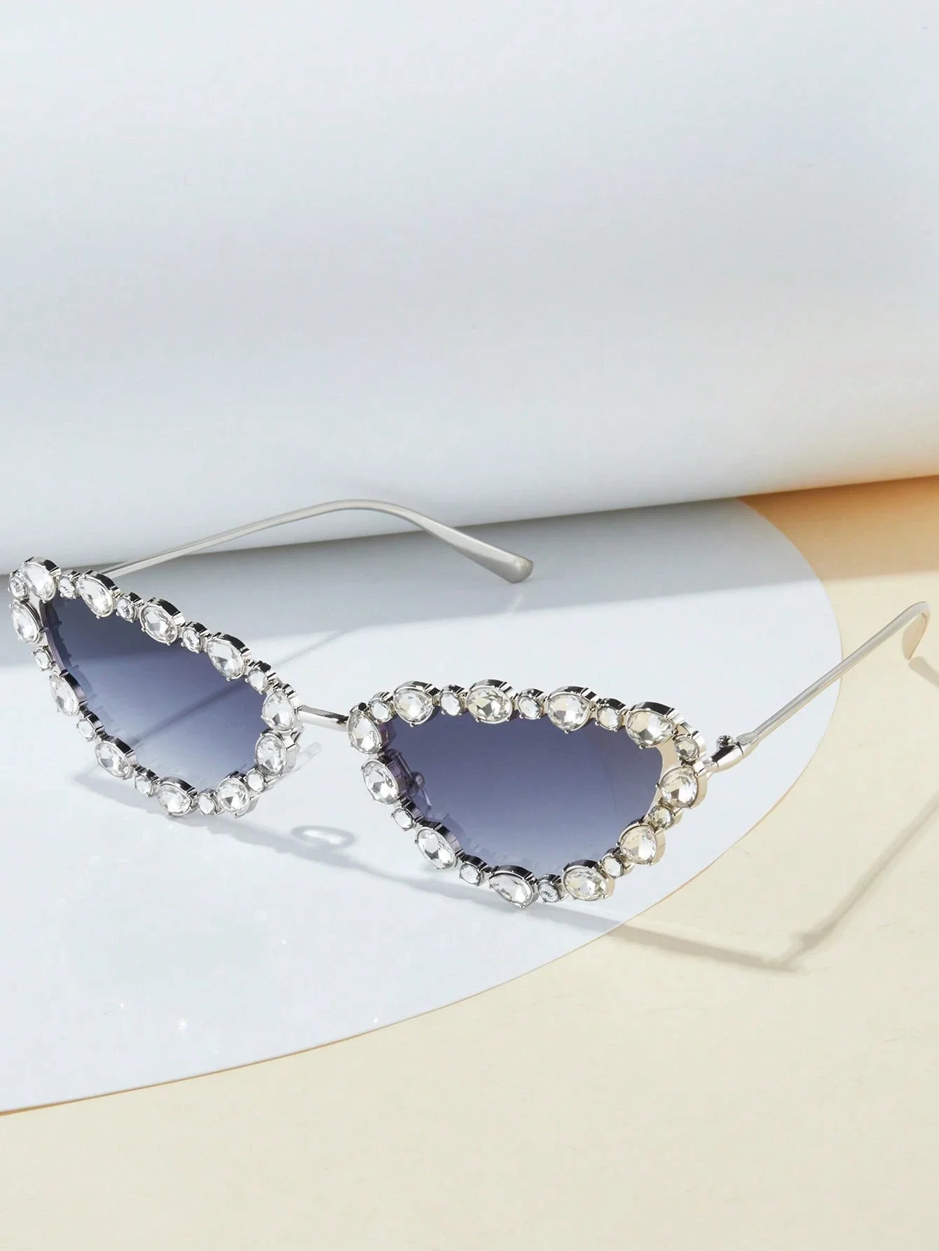 Women Rhinestone Cat Eye Fashion Glasses For Decoration Party Beach Accessories
Women Rhinestone Cat Eye Fashion Glasses For Decoration Party Beach Accessories