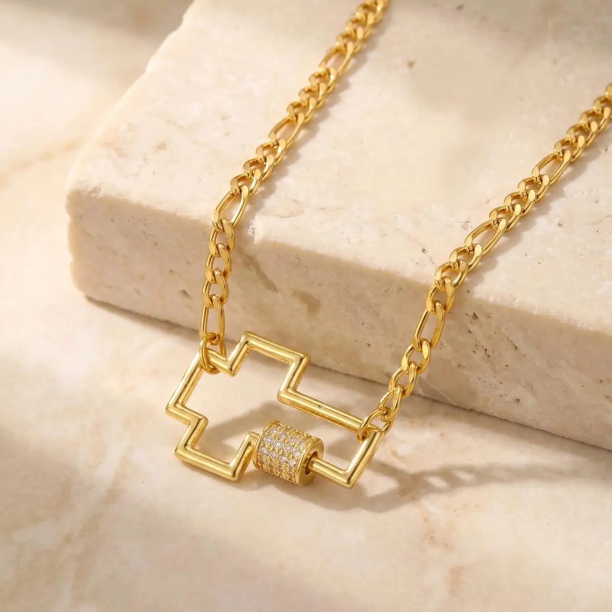 Vnox Trendy Luxury Cross Zircon Pendant Necklace for Women Stainless Steel Figaro NK Chain Shiny CZ Stones Pendant Party Jewelry
Vnox Trendy Luxury Cross Zircon Pendant Necklace for Women Stainless Steel Figaro NK Chain Shiny CZ Stones Pendant Party Jewelry