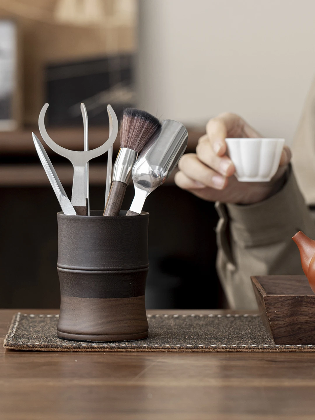 High-End Walnut Wooden Tea Spoon Tea Clip Tea Brush Tea Ceremony Accessories Chinese Style Handmade Tea Set Accessories
High-End Walnut Wooden Tea Spoon Tea Clip Tea Brush Tea Ceremony Accessories Chinese Style Handmade Tea Set Accessories
