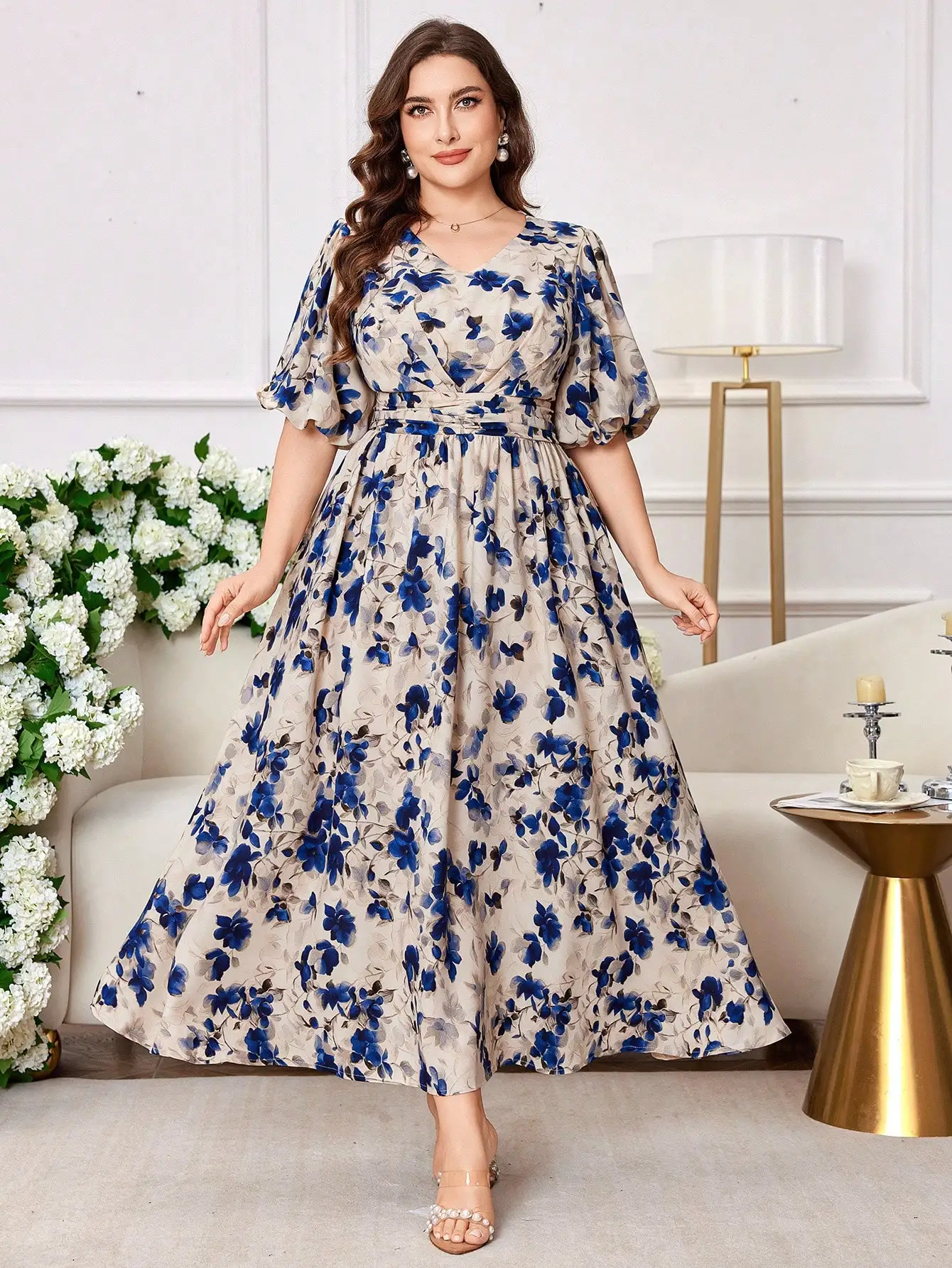 Элегантное женское платье А-силуэта больших размеров синего цвета с цветочным принтом, V-образным вырезом и пышными рукавами
Элегантное женское платье А-силуэта больших размеров синего цвета с цветочным принтом, V-образным вырезом и пышными рукавами