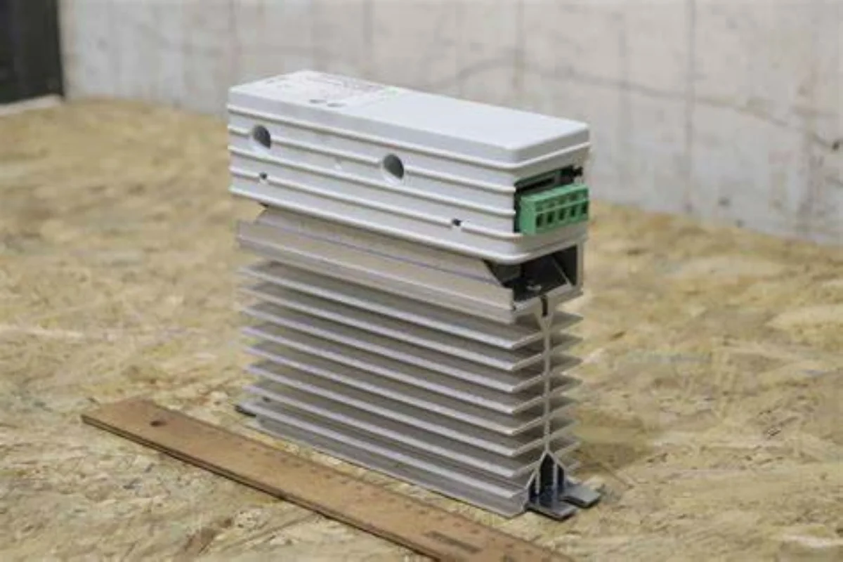 100% Original New EMB8252-E E82ZAFCC100 E82EV751K2C E70ACMSE0484S Inverter 1 Year Warranty Fast Shipping
100% Original New EMB8252-E E82ZAFCC100 E82EV751K2C E70ACMSE0484S Inverter 1 Year Warranty Fast Shipping