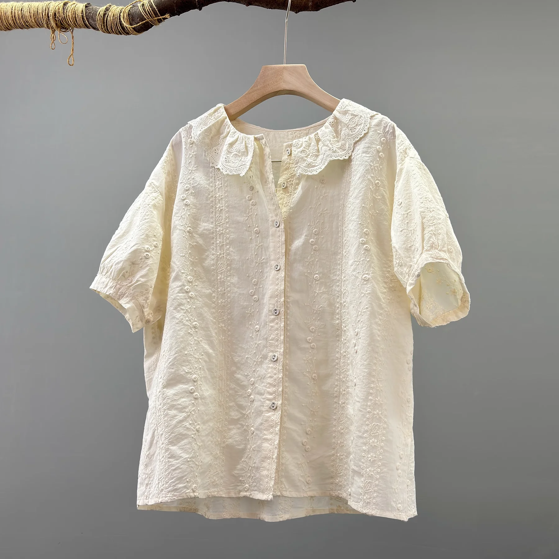 100% Sweet lolita clothing mori girl Japan style peter pan collar white beige embroidery shirts and blouses women kawaii cotton
100% Sweet lolita clothing mori girl Japan style peter pan collar white beige embroidery shirts and blouses women kawaii cotton