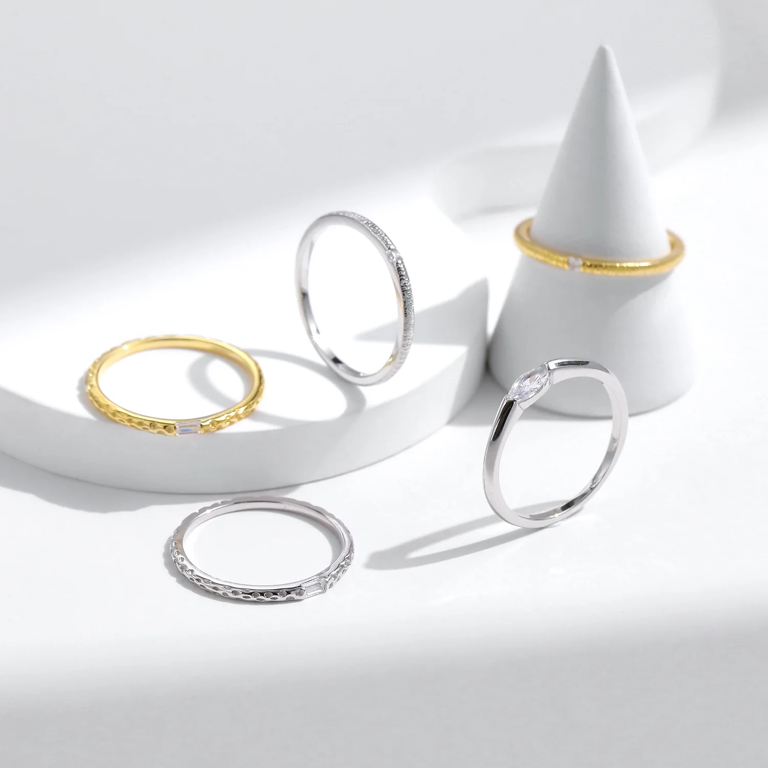 MiQiao CMA Stylish s925 Sterling Silver Simple Gold And Silver Tin Foil Irregular Lines Texture Ring Women
MiQiao CMA Stylish s925 Sterling Silver Simple Gold And Silver Tin Foil Irregular Lines Texture Ring Women