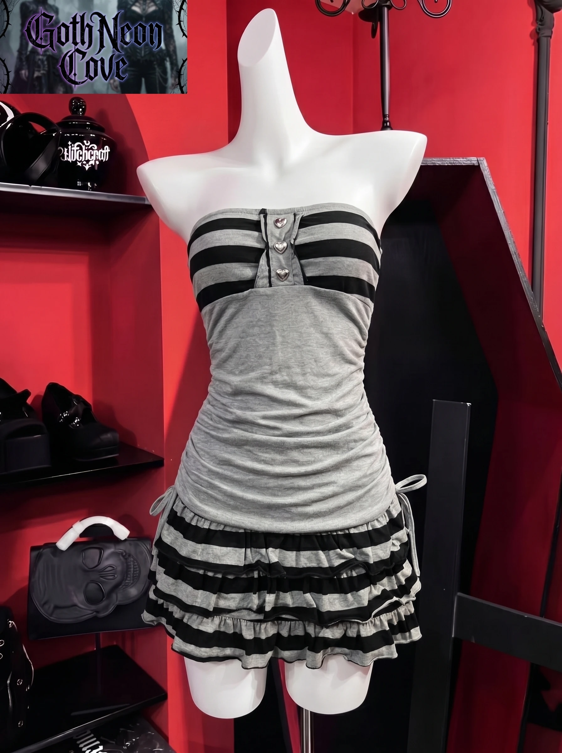 Summer American Sexy High Street Mini Dress Women's Backless Striped Strapless Slim Party Dress Subculture Y2K Casual Punk Dress
Summer American Sexy High Street Mini Dress Women's Backless Striped Strapless Slim Party Dress Subculture Y2K Casual Punk Dress
