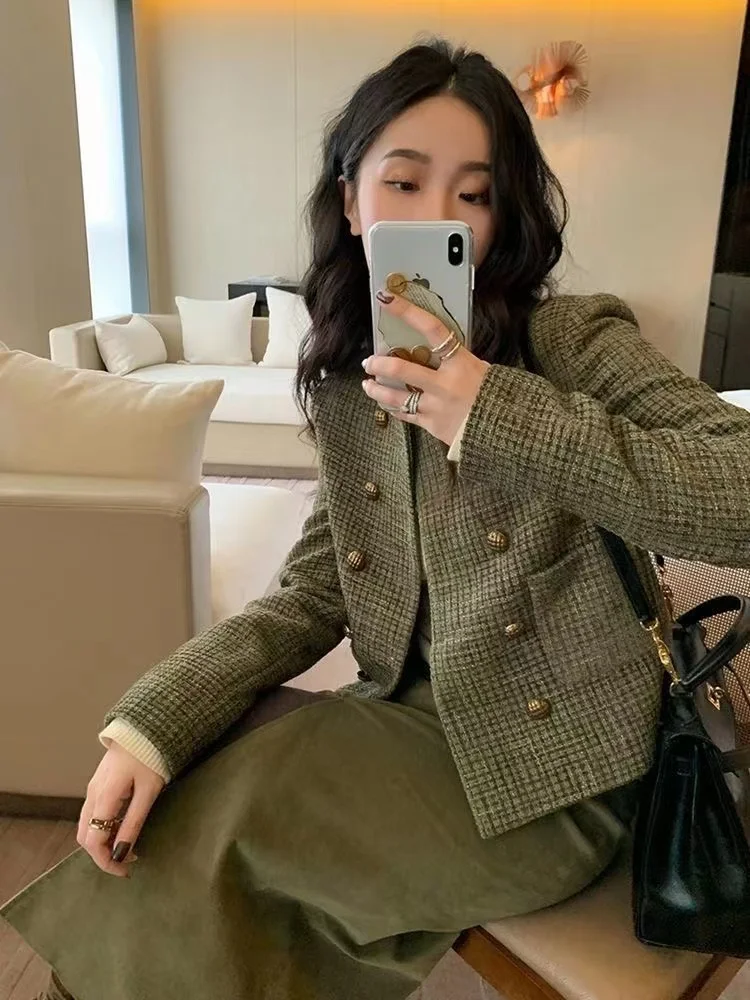 Vintage Women Black Plaid Elegant Festival Coat Green Temperament Double Breasted Cardigan Short Jacket 2024 Autumn Winter Trend
Vintage Women Black Plaid Elegant Festival Coat Green Temperament Double Breasted Cardigan Short Jacket 2024 Autumn Winter Trend