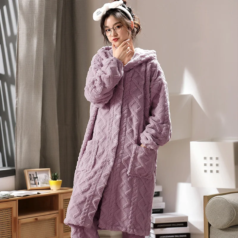 Женские пижамы нового стиля, фланелевая утолщенная длинная пижама из кораллового флиса, жаккардовая домашняя одежда с капюшоном для девочек, осень-зима
Женские пижамы нового стиля, фланелевая утолщенная длинная пижама из кораллового флиса, жаккардовая домашняя одежда с капюшоном для девочек, осень-зима