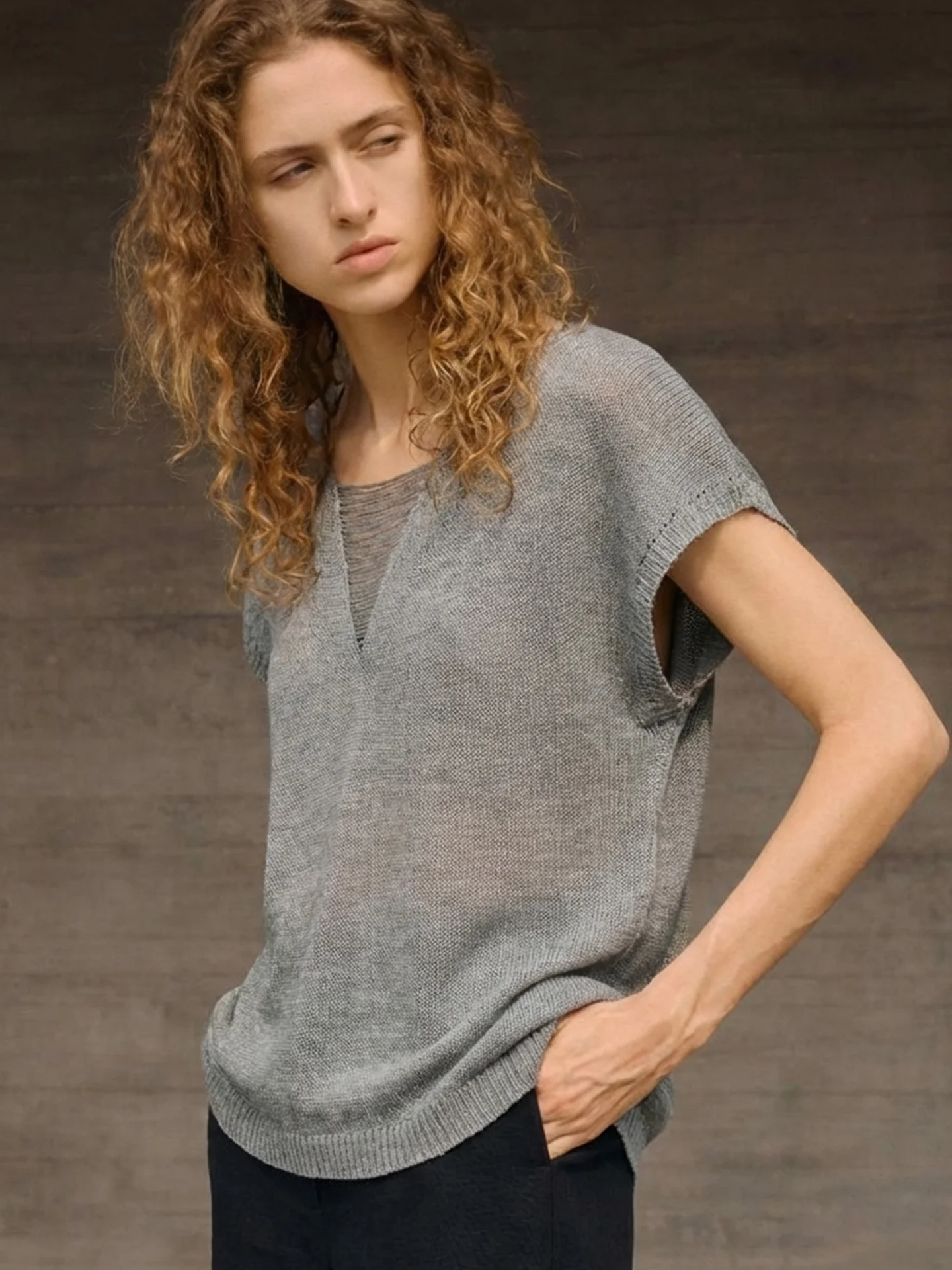 Linen Blend Lightweight Knitted Top Women's Summer V-Neck Breathable Short Sleeve Loose Fit Casual Style Premium Cool Feeling
Linen Blend Lightweight Knitted Top Women's Summer V-Neck Breathable Short Sleeve Loose Fit Casual Style Premium Cool Feeling