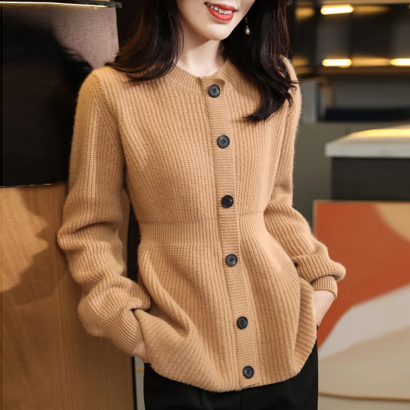 Женский свитер из 100% мериносовой шерсти, пальто, утепленный кардиган с круглым вырезом, осень-зима, кашемировый подол, верхняя одежда, нижняя одежда, топы
Женский свитер из 100% мериносовой шерсти, пальто, утепленный кардиган с круглым вырезом, осень-зима, кашемировый подол, верхняя одежда, нижняя одежда, топы