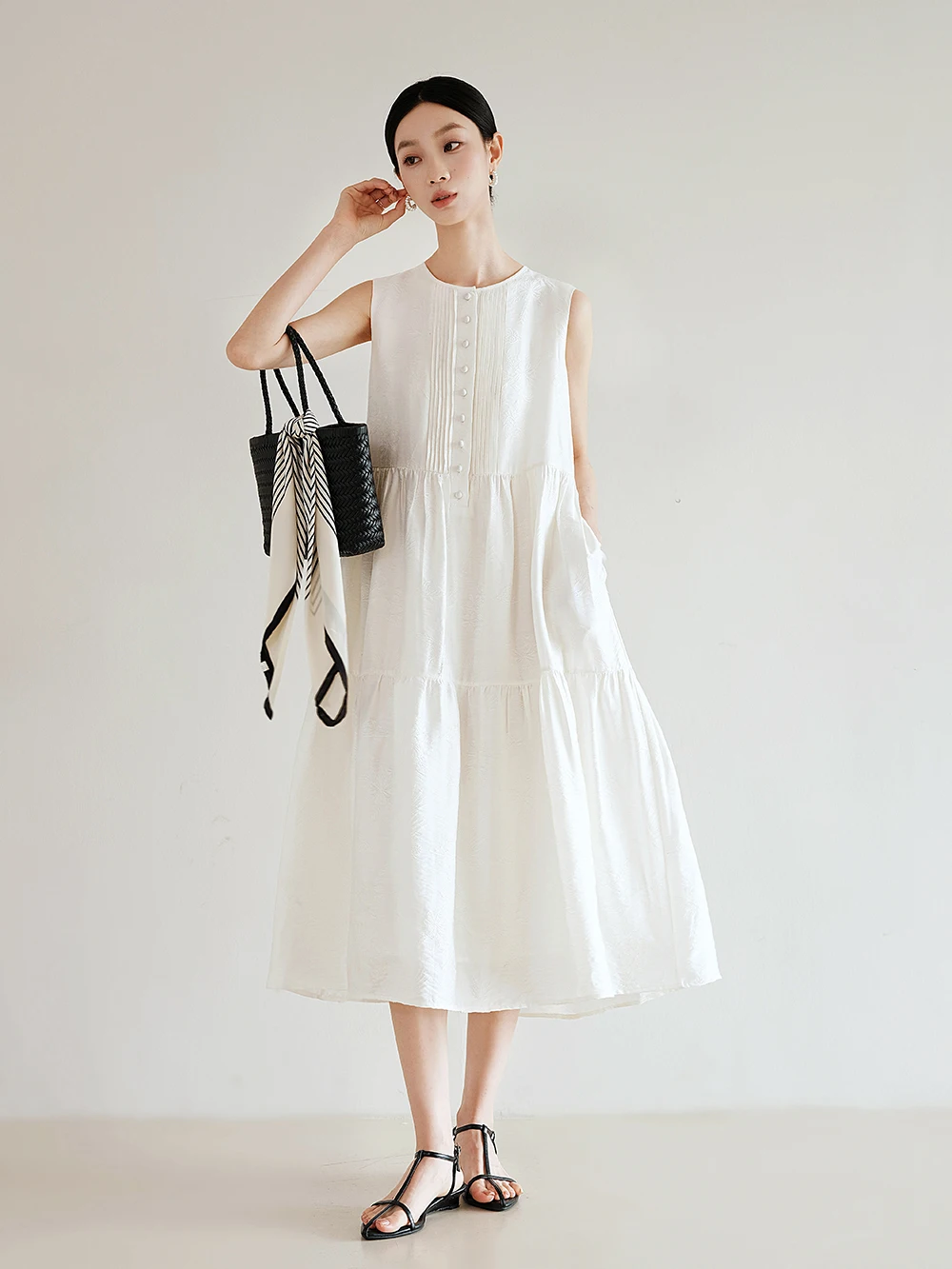 Платье Ji Qirui Heavy Industry с вышивкой, антивозрастное, длинное, А-силуэт, повседневное, без рукавов, с круглым вырезом, на пуговицах
Платье Ji Qirui Heavy Industry с вышивкой, антивозрастное, длинное, А-силуэт, повседневное, без рукавов, с круглым вырезом, на пуговицах